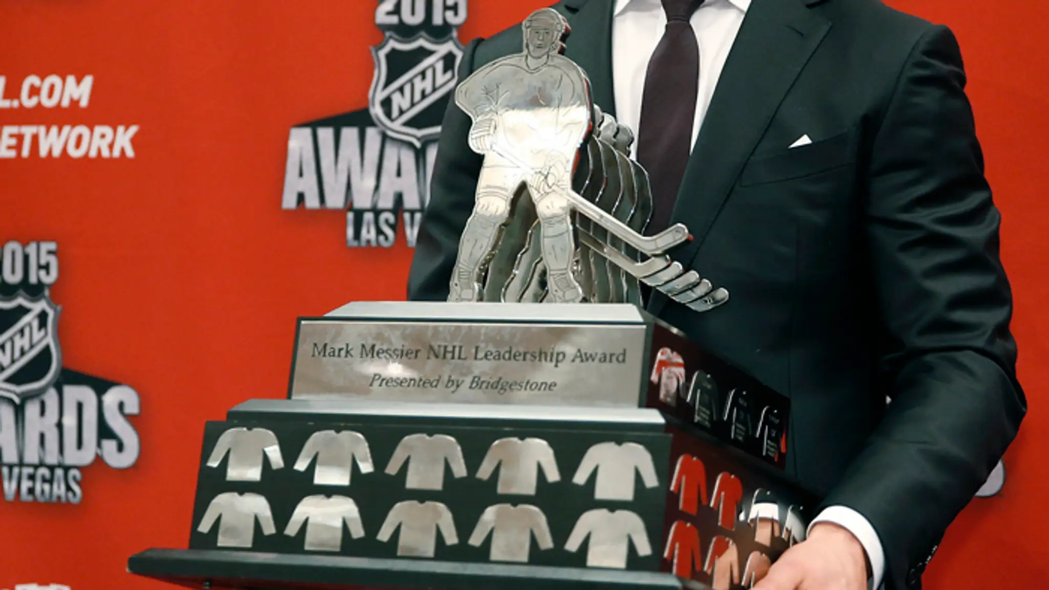 Na archívnej snímke Cena Marka Messiera, ktorá sa v NHL udeľuje za vodcovstvo.