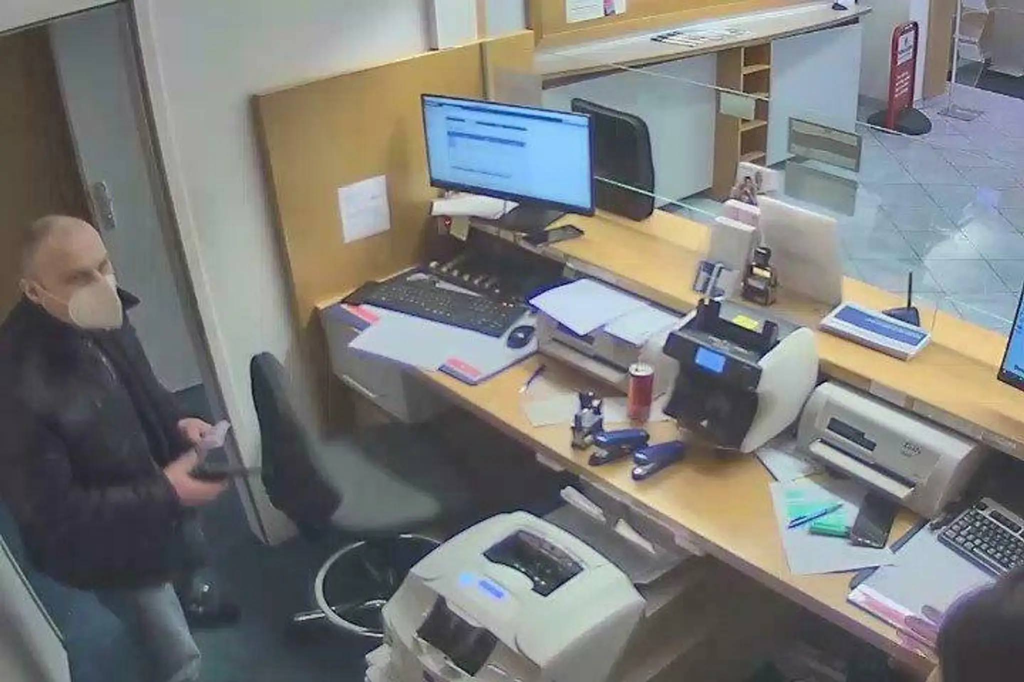 Lupič v pobočke rakúskej banky.