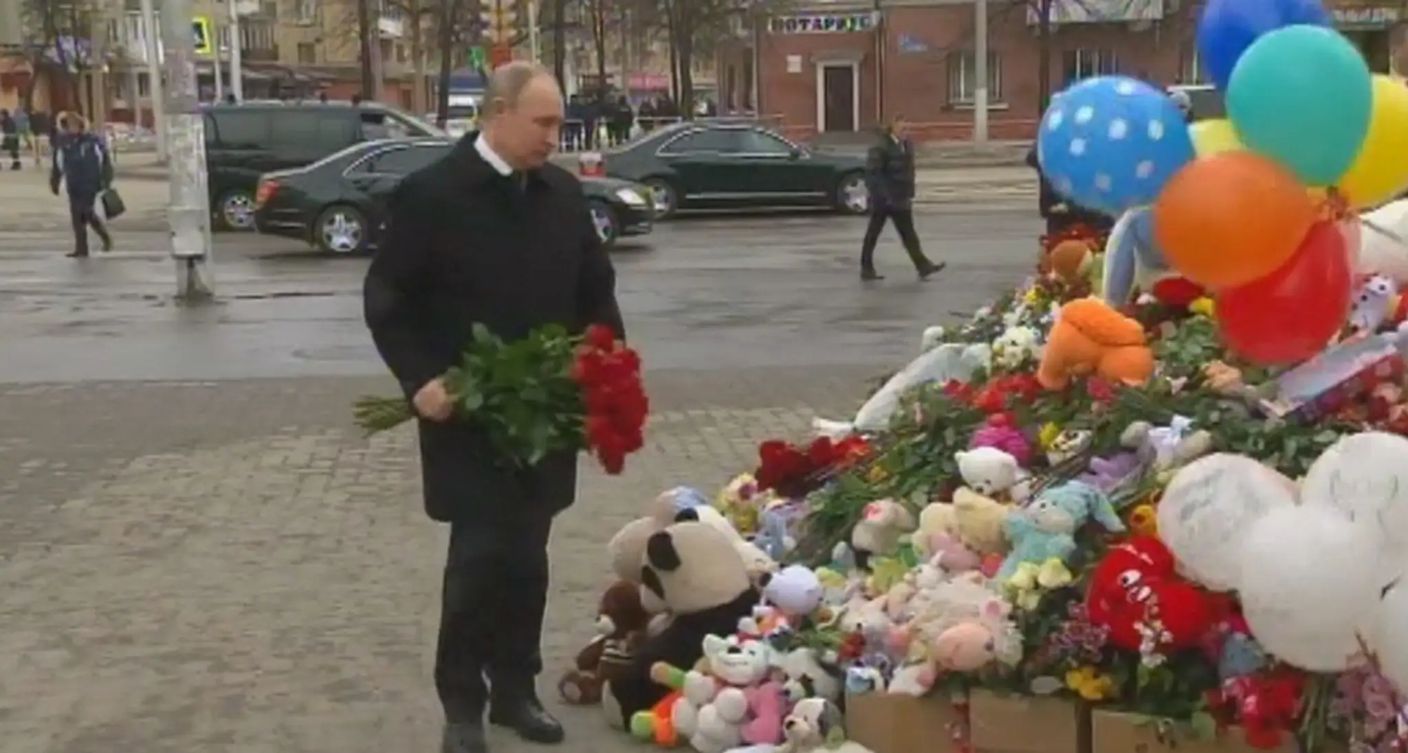 Putin si priešiel uctiť obete v Kemerove