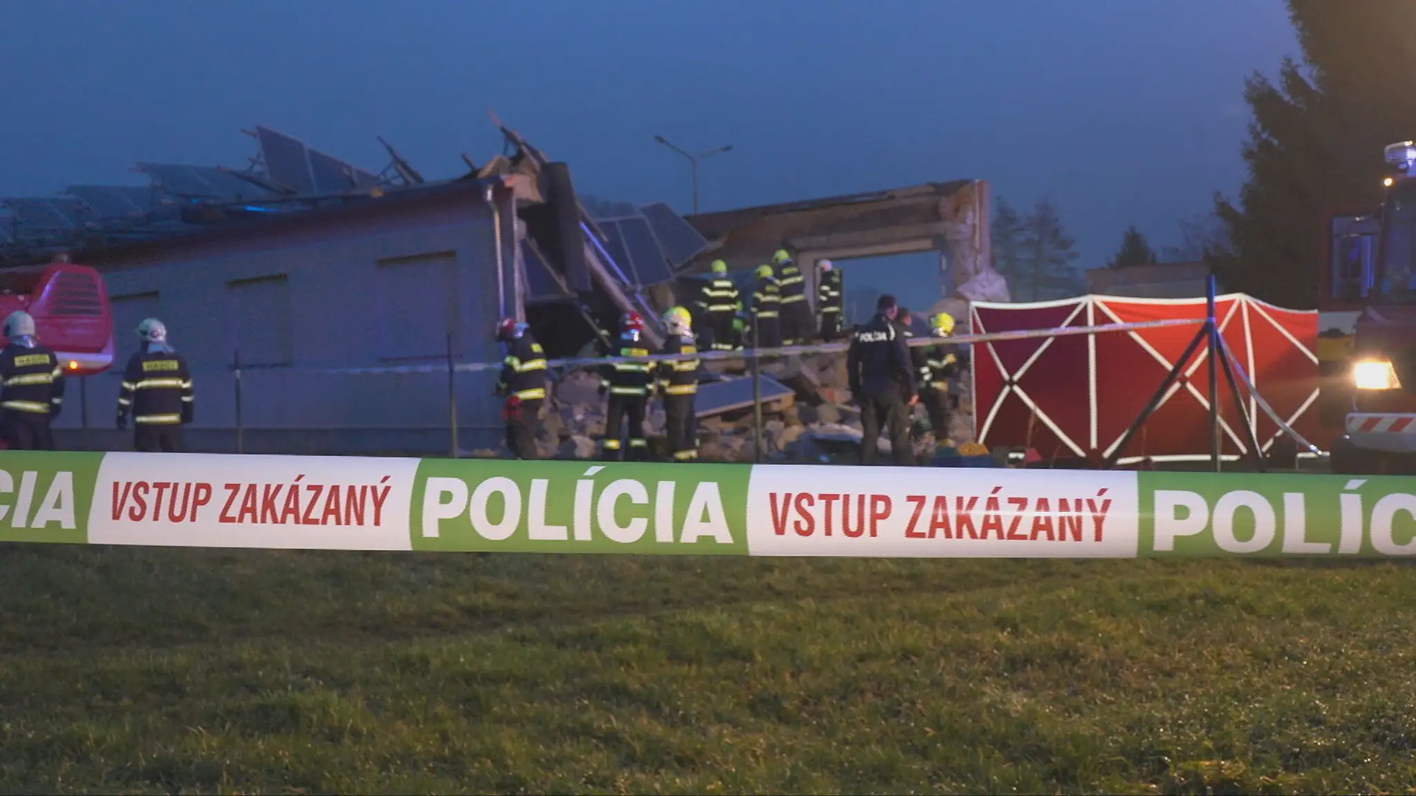 Pád strechy vo Veľkých Kapušanoch