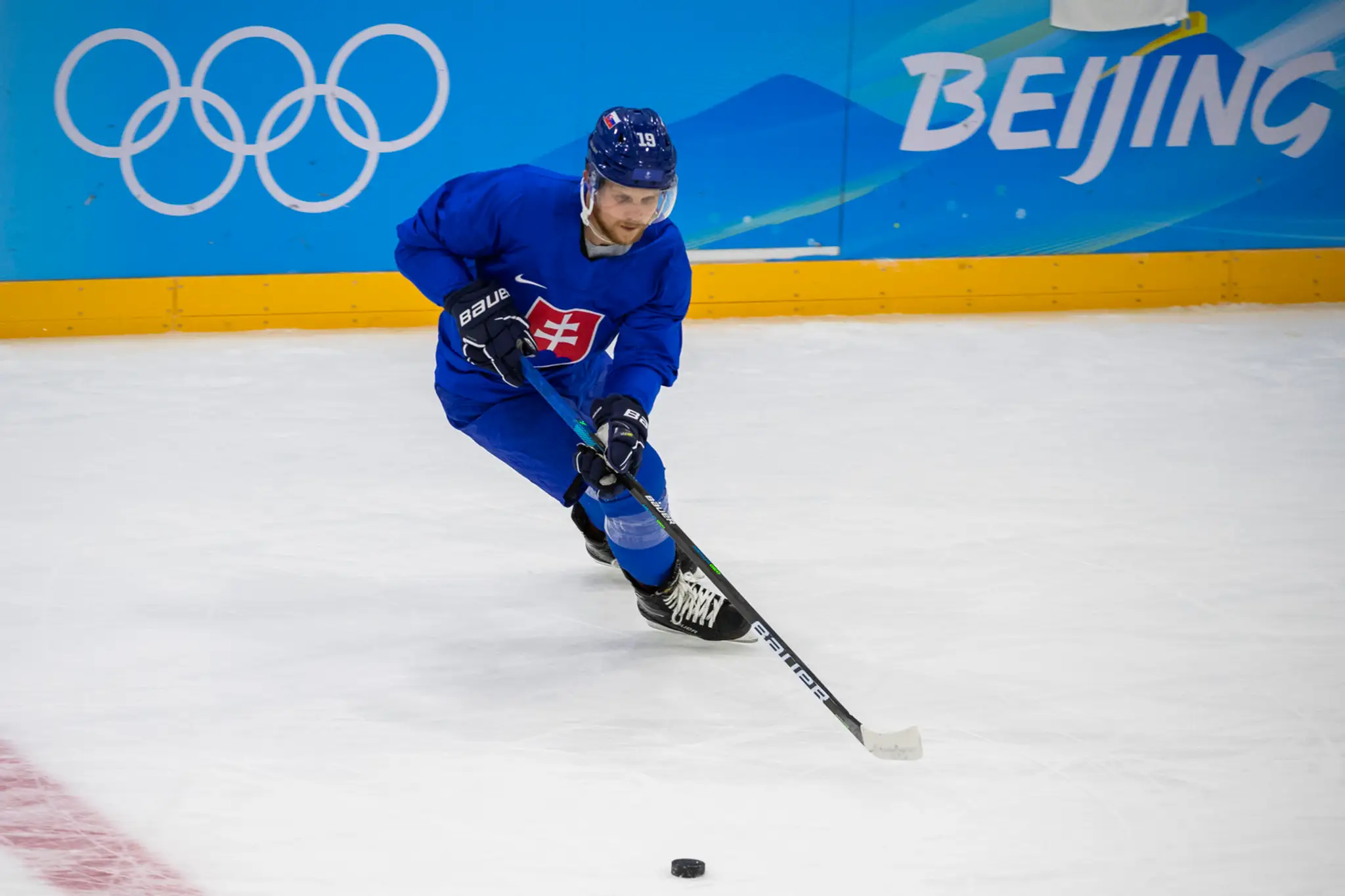 Slovenský hokejový reprezentant Michal Krištof počas tréningu pred ZOH 2022.