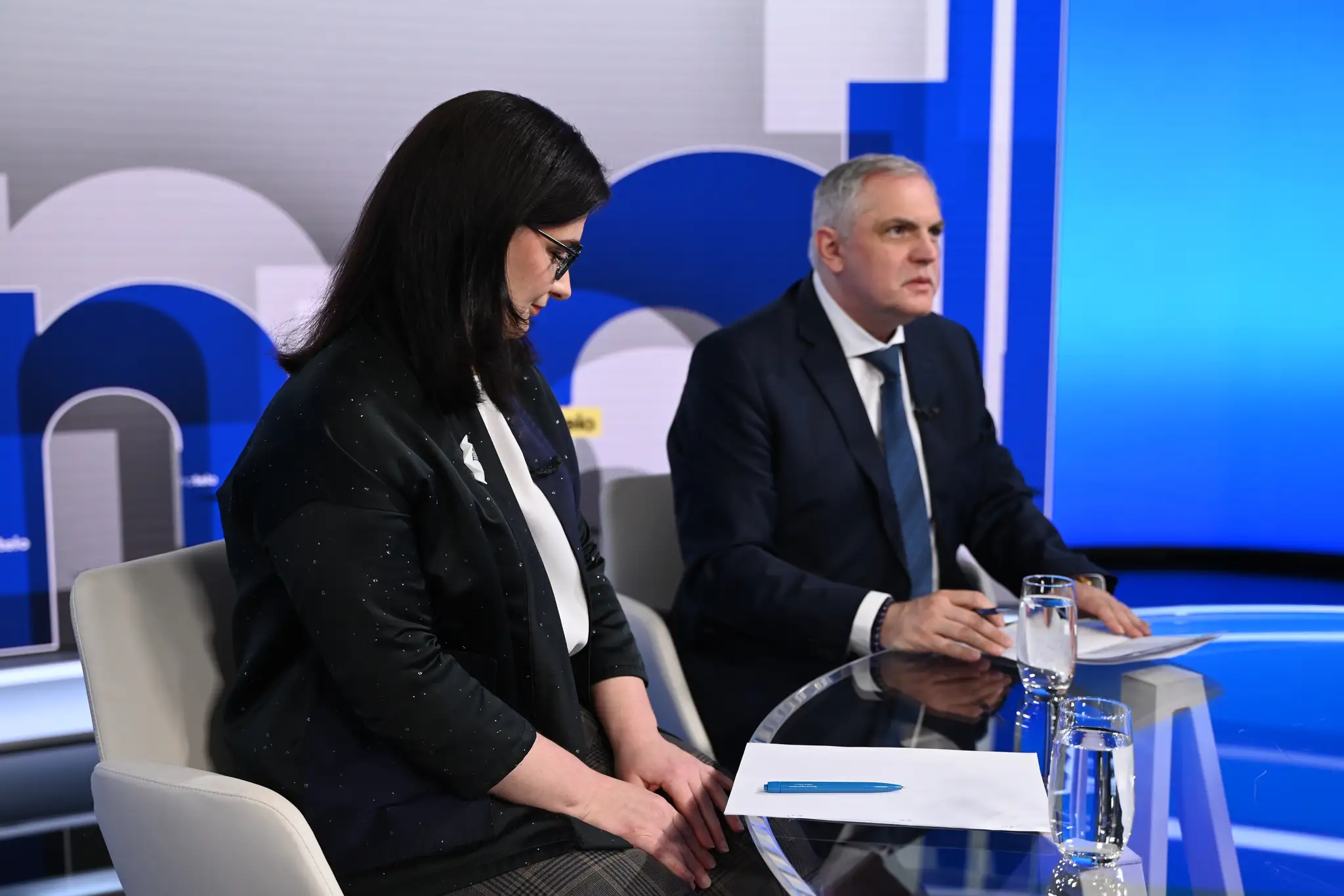 Hosťami relácie Na telo boli Roman Michelko (SNS) a Zuzana Mesterová (PS)