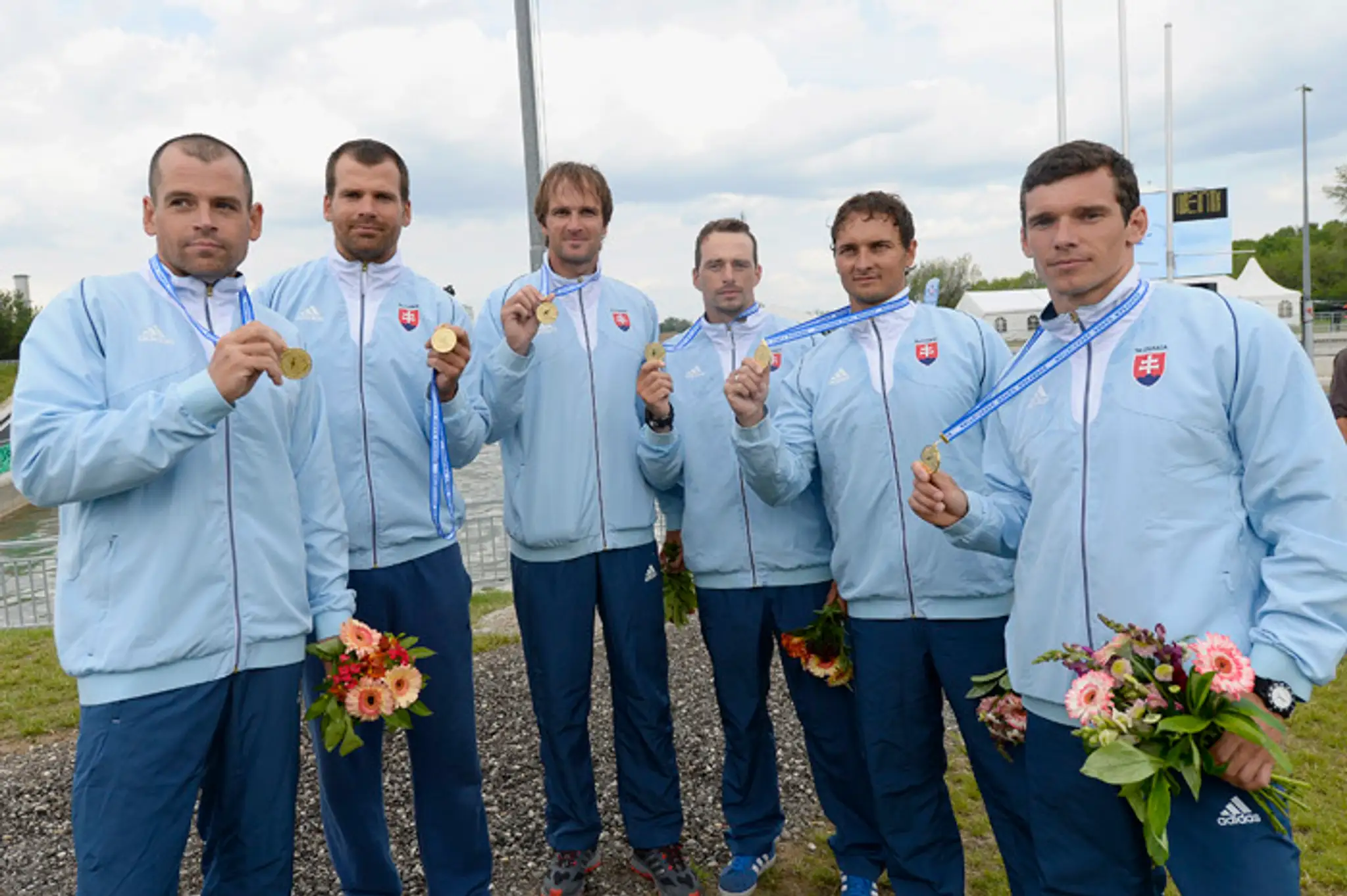Zlatá hliadka C2  na ME (zľava Pavol a Peter Hochschorner, Ladislav Škantár, Tomáš Kučera, Peter Škantár a Ján Bátik vo Viedni.