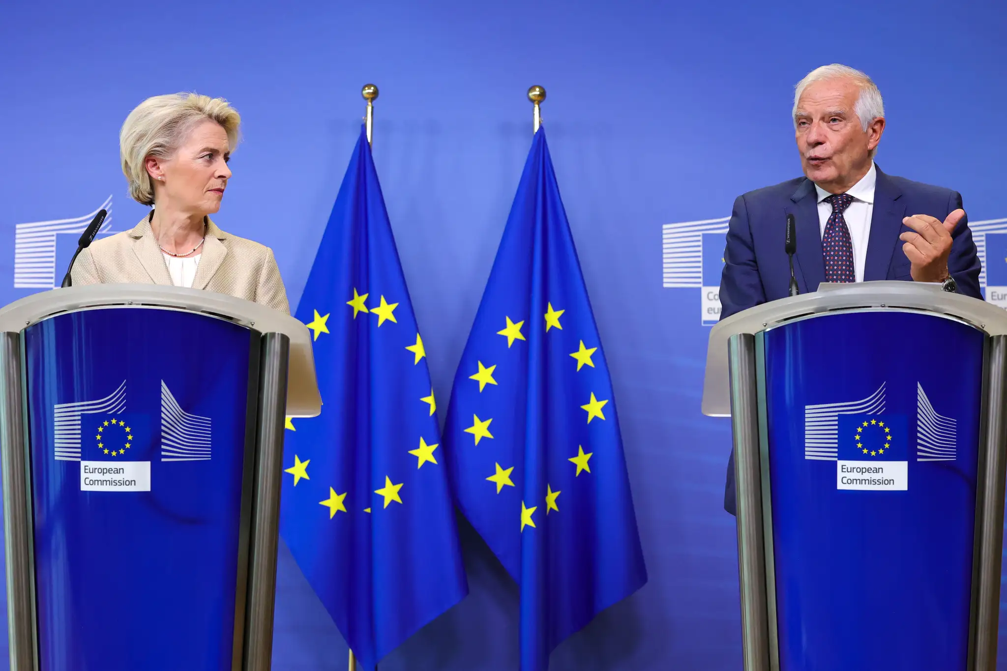 Predsedníčka EK Ursula von der Leyenová a vysoký predstaviteľ EÚ pre zahraničné veci a bezpečnostnú politiku Josep Borrell