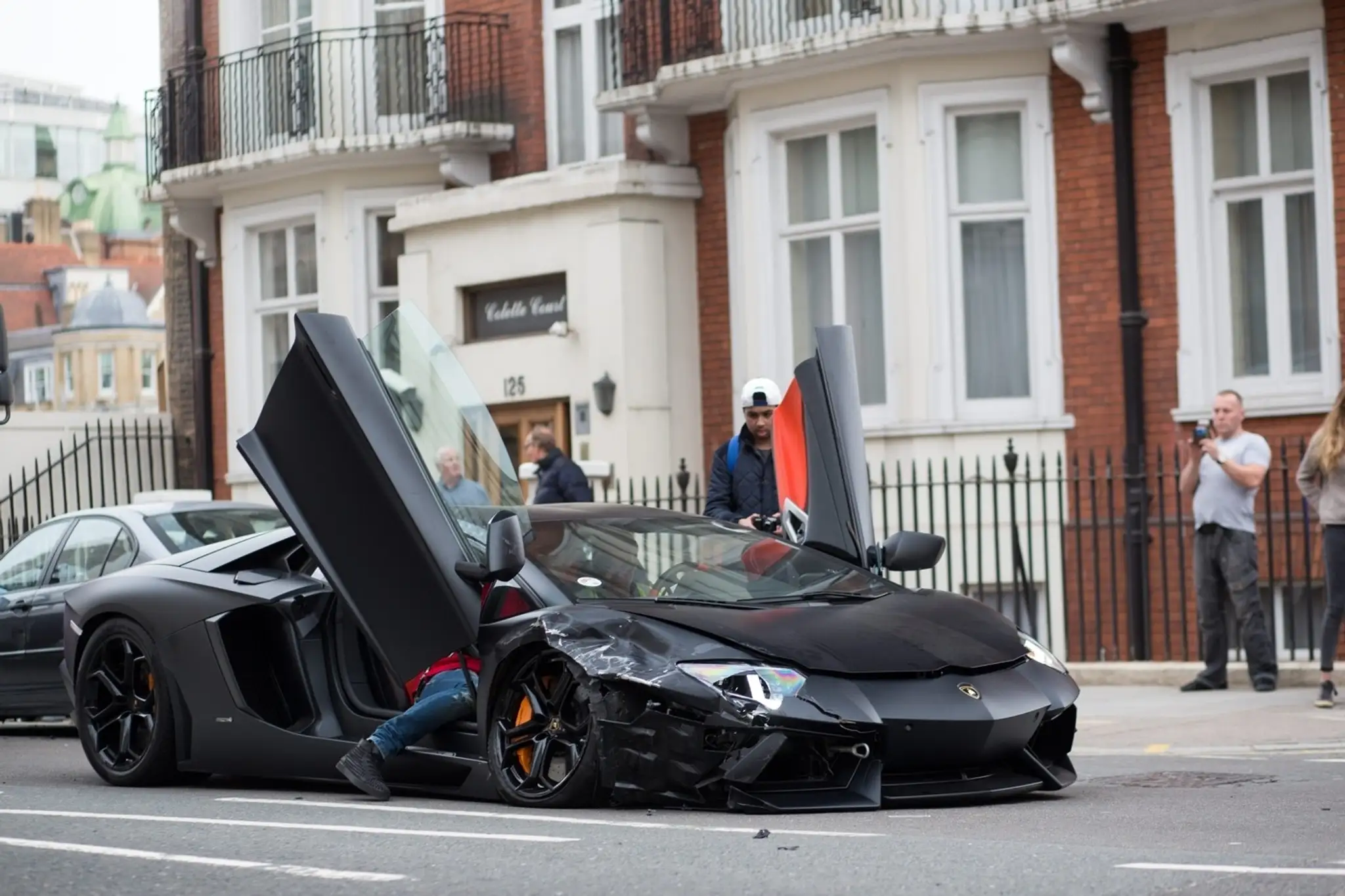 Lamborghini Aventador havarovalo v Londýne