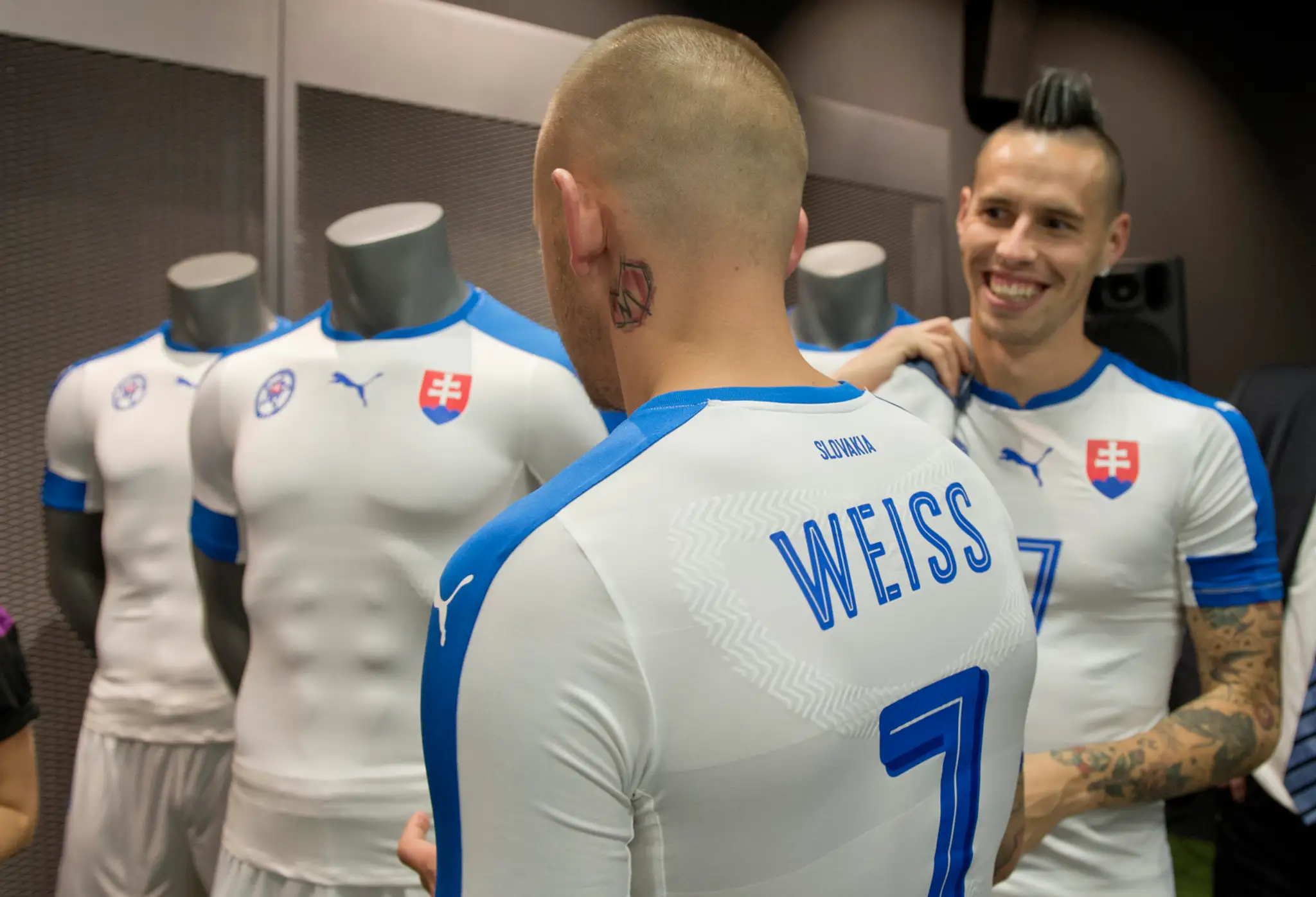 Vladimír Weiss a Marek Hamšík v nových repredresoch. Premiéra bude proti Švajčiarom v zápase, ktorý odvysiela Dajto.