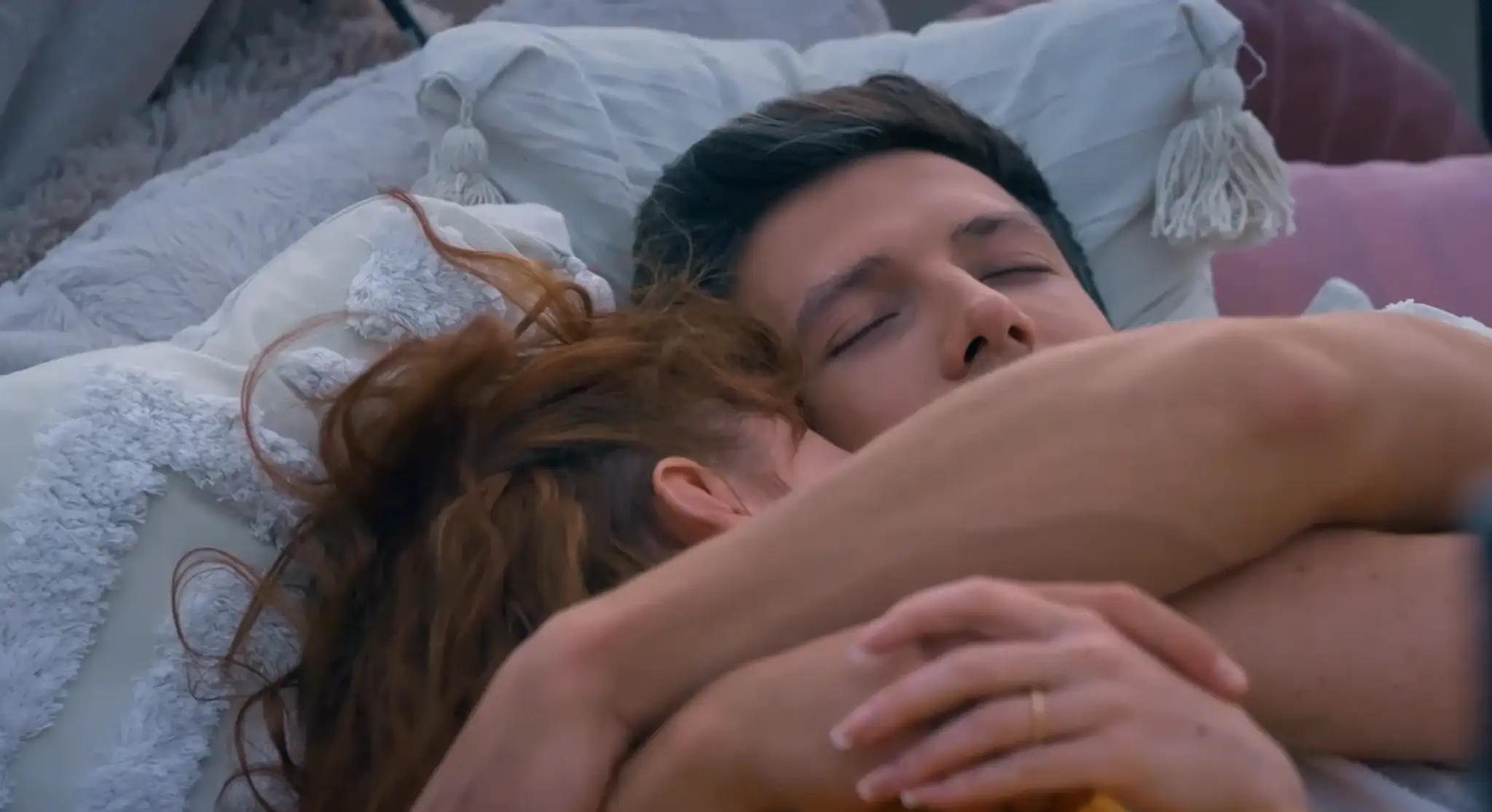 Mary a Jan sa zblížili na rande