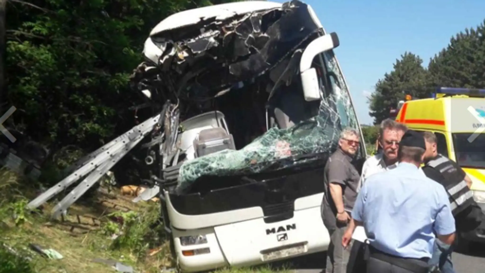 Na českej diaľnici havaroval autobus.