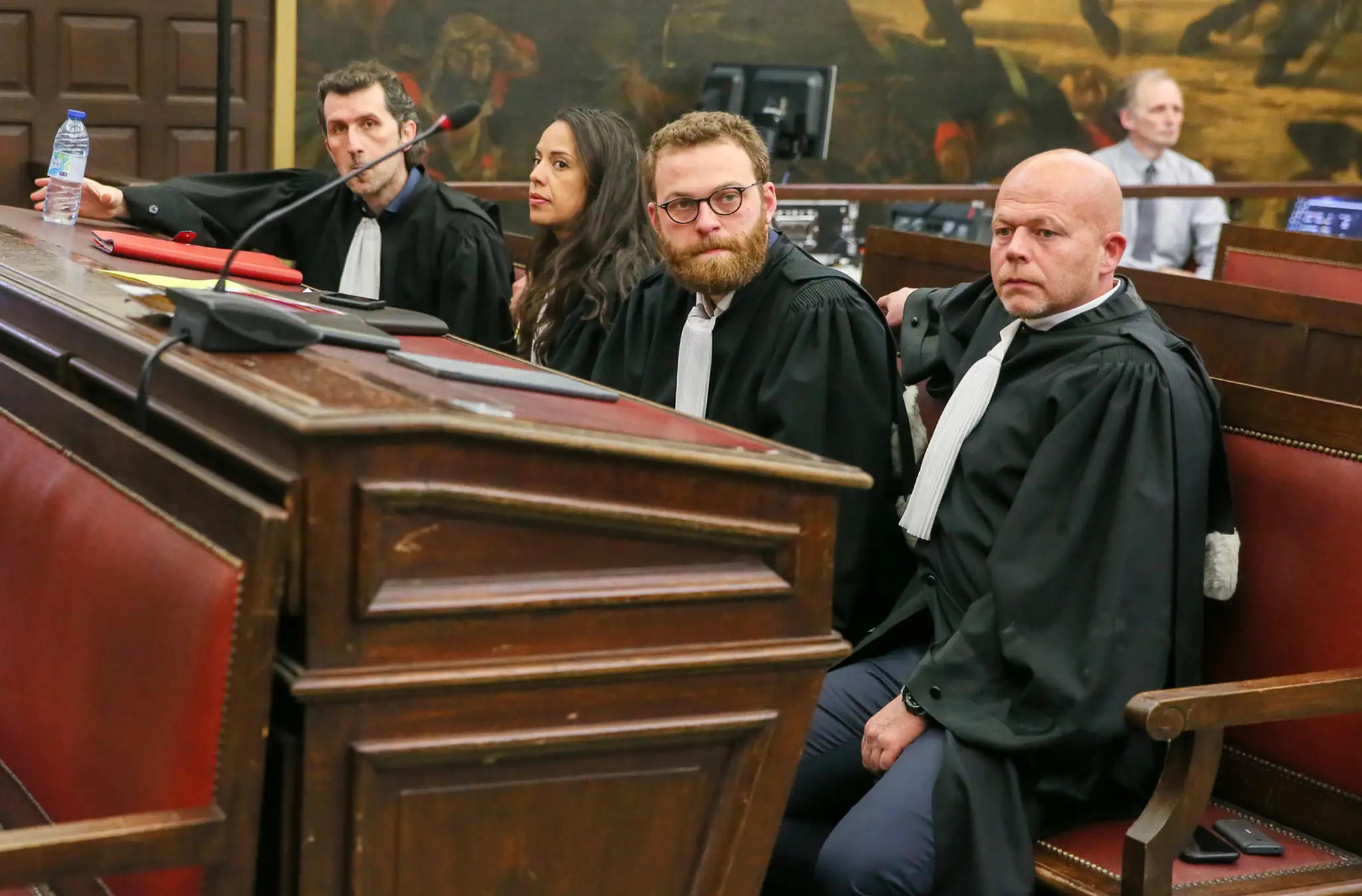 Advokáti obžalovaných, počas vynesenia verdiktu v procese so Salahom Abdeslamom.