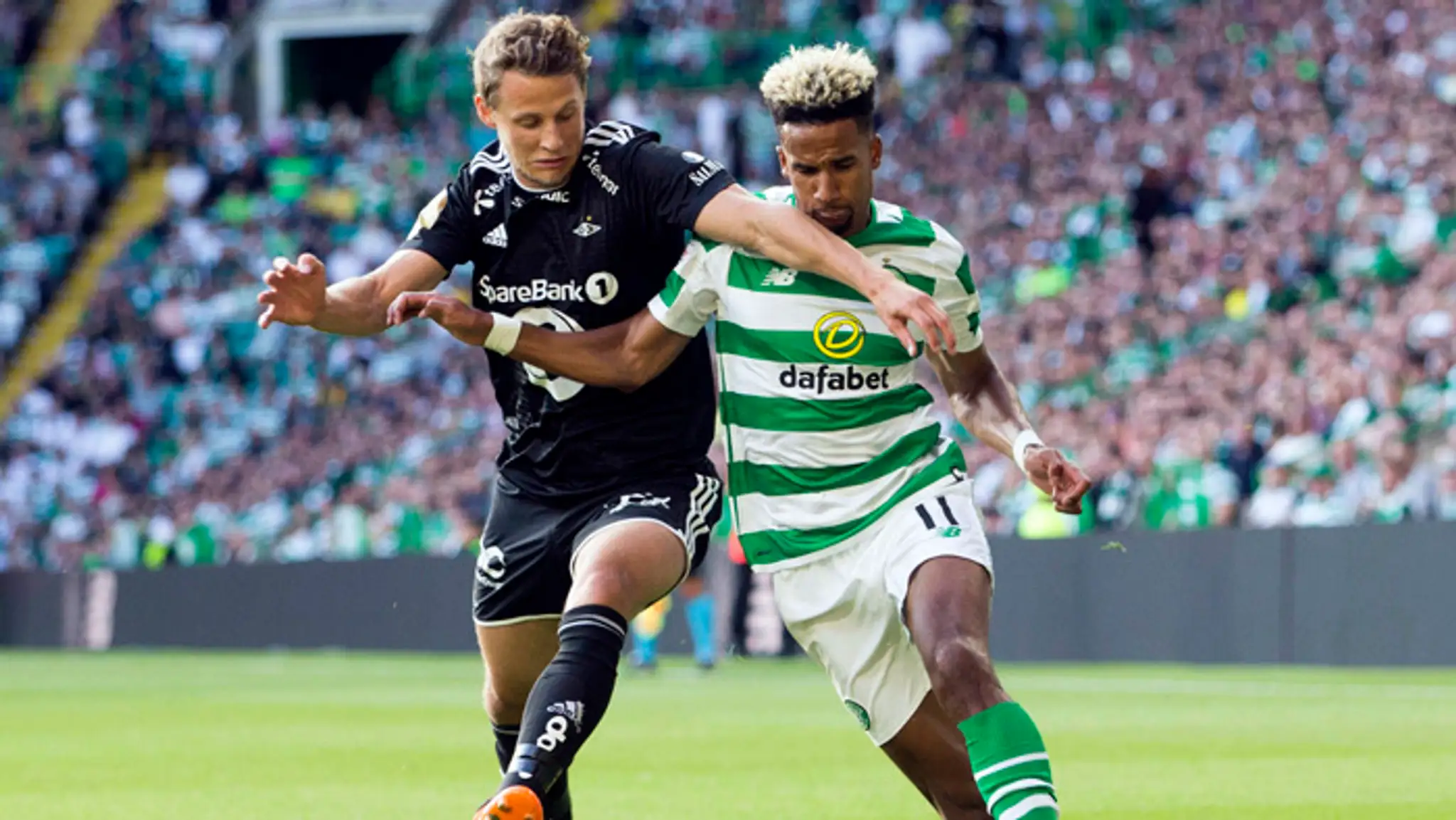 Vpravo Scott Sinclair (Celtic Glasgow) a Vegar Hedenstad (Rosenborg Trondheim)  
