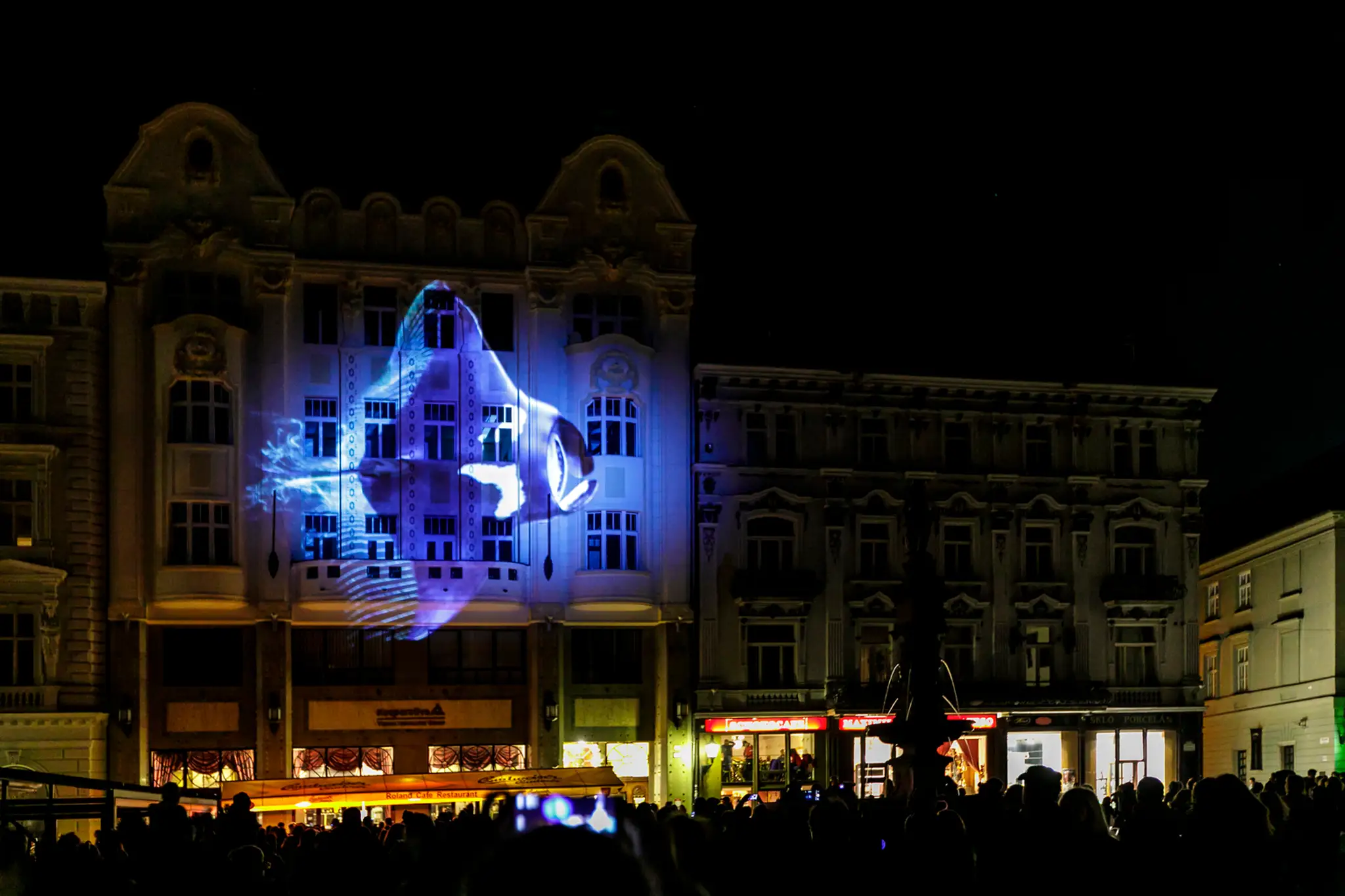 Biela noc v Bratislave.