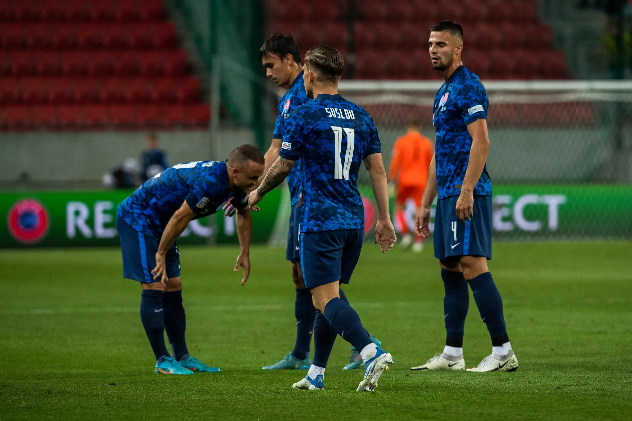 Slovenskí futbalisti smútia po prehre v zápase druhého kola tretej skupiny C-divízie Ligy národov proti Kazachstanu.