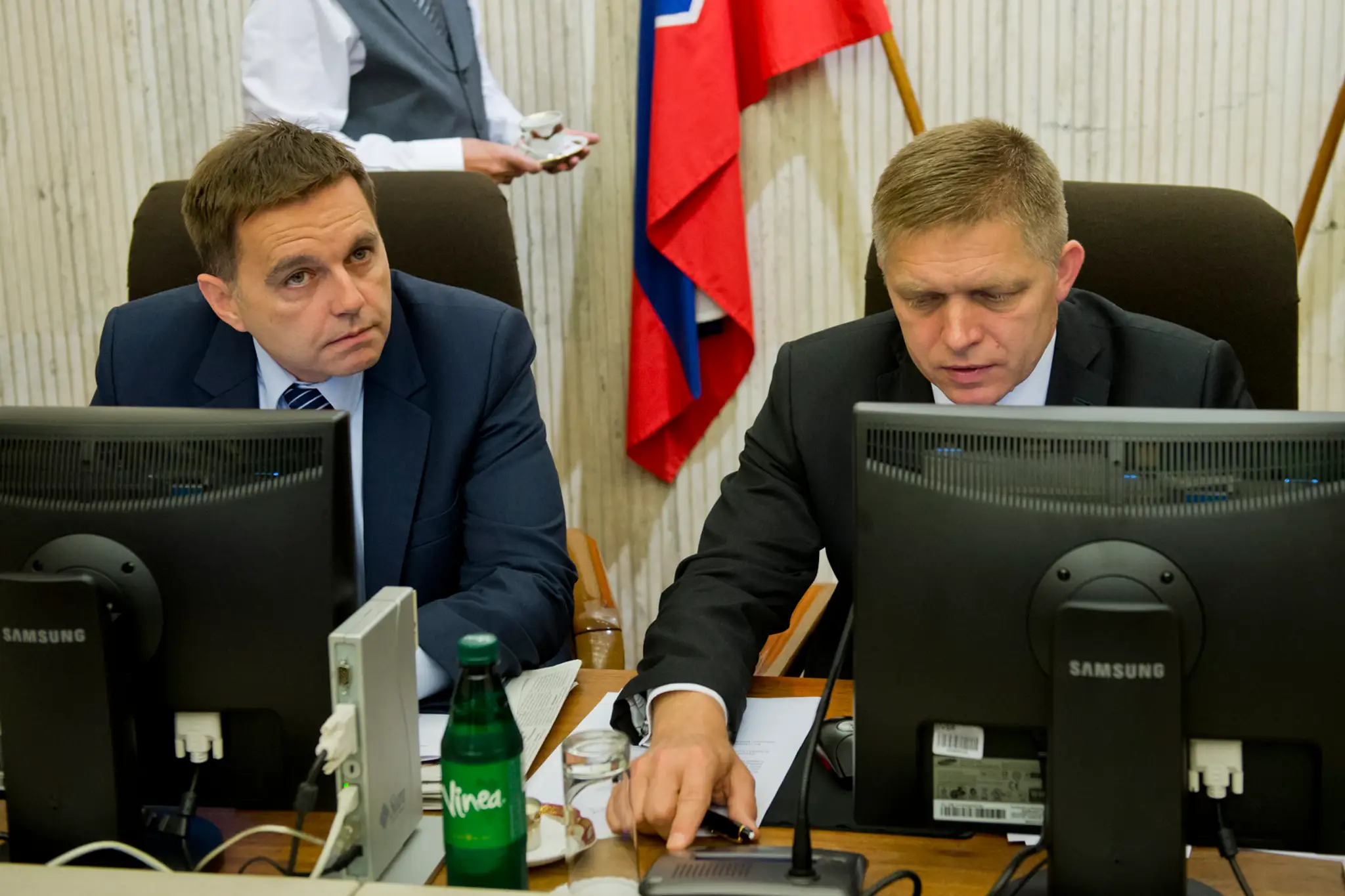Minister financii SR Peter Kažimír a predseda vlády SR Robert Fico