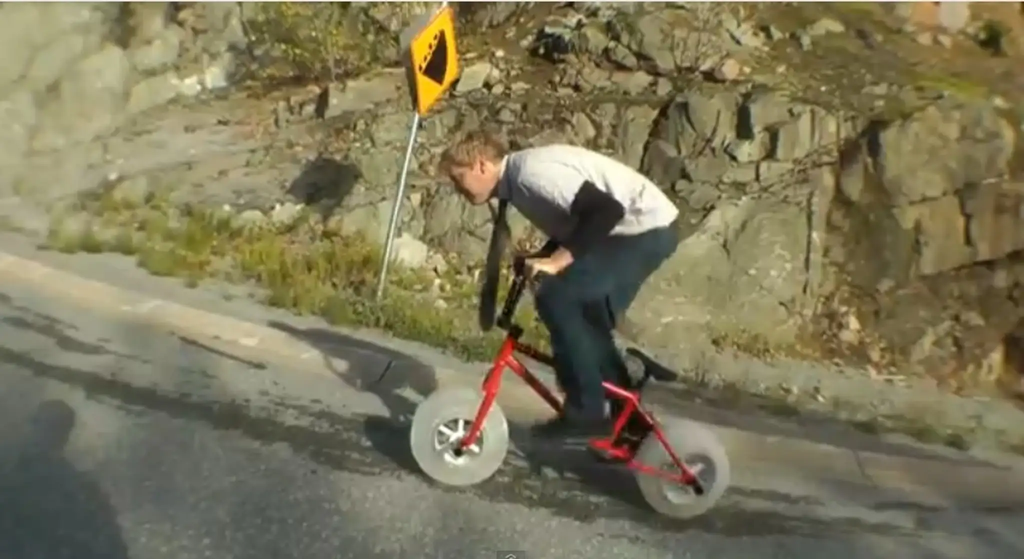 Bicykel s kolesami z ľadu