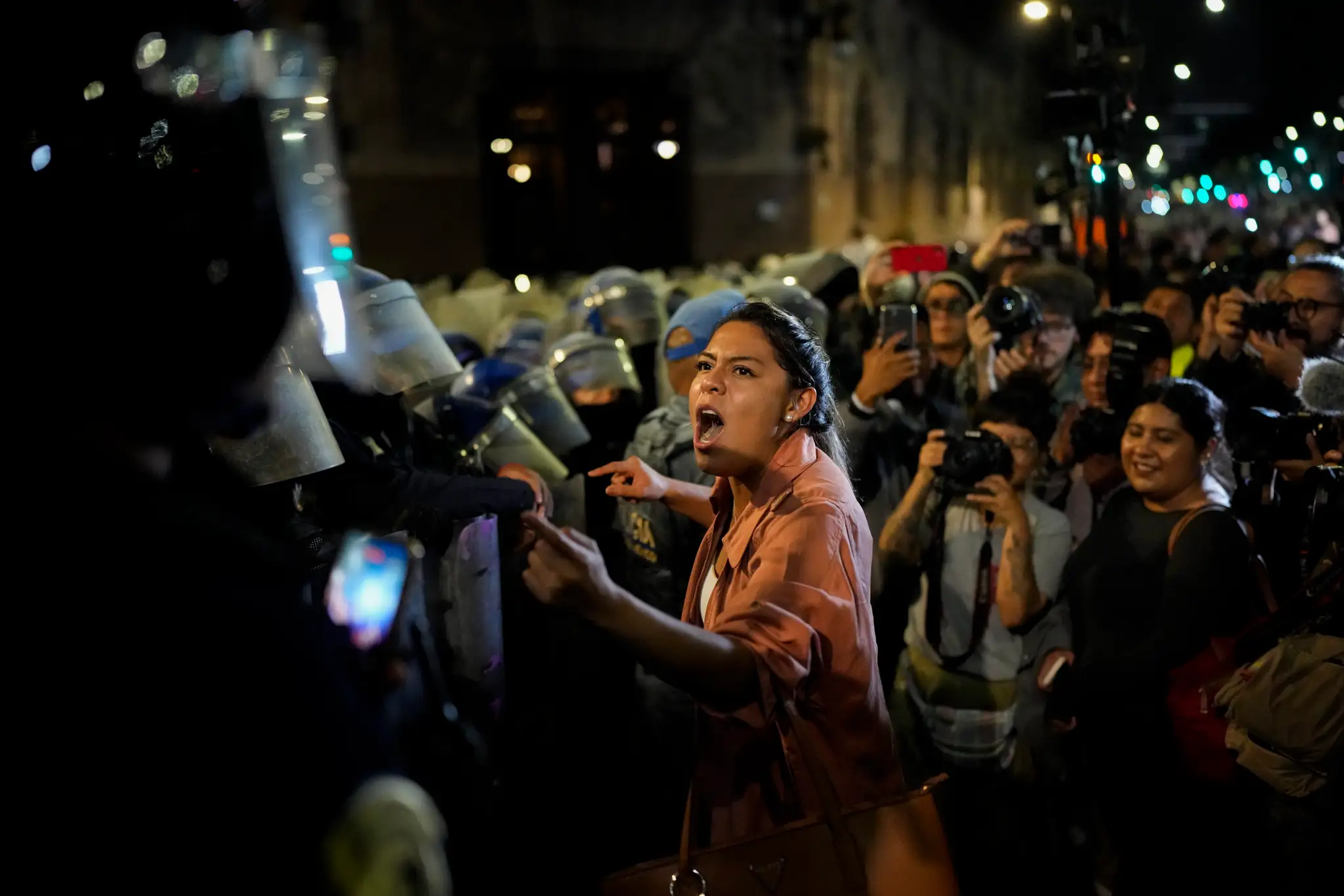 Masové protesty v Mexiku proti justičnej reforme.