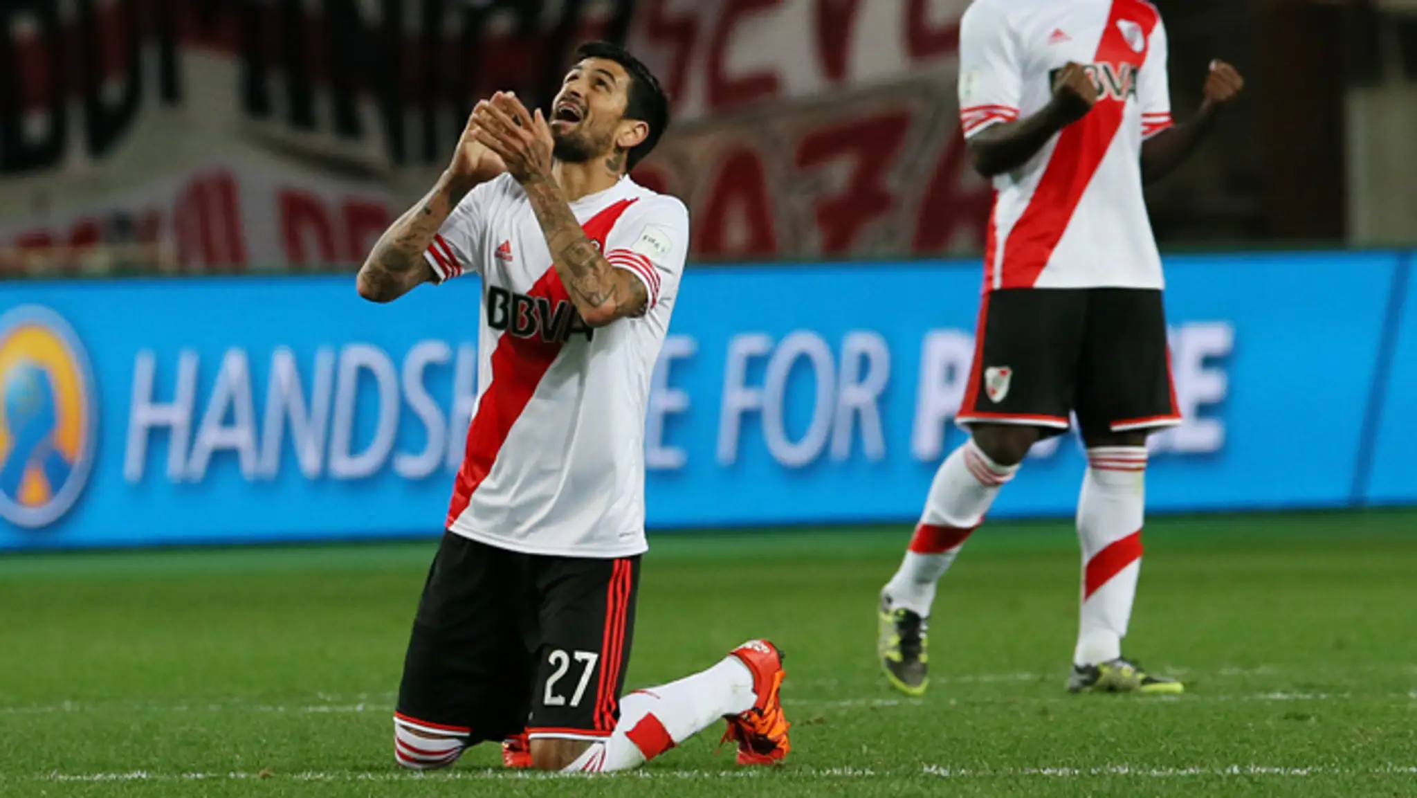 Hráč klubu River Plate Luis Gonzalez sa teší z gólu.
