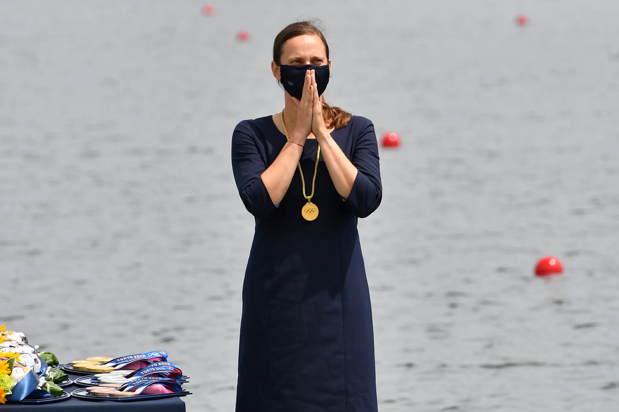 Danka Barteková počasi medailového ceremoniálu po súťaži štvorkajaku na 500 metrov.