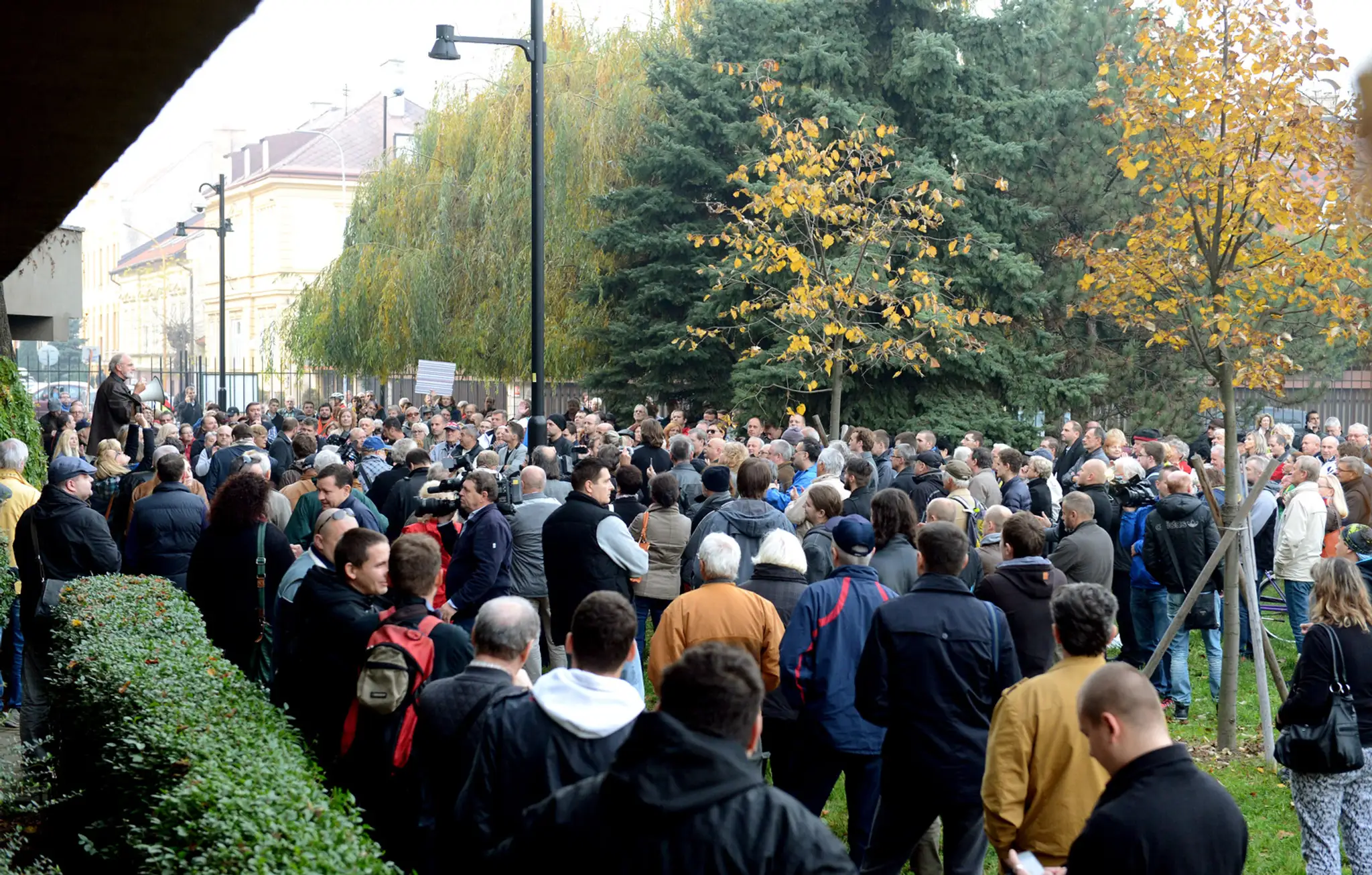 Protest pred Paškovým domom.