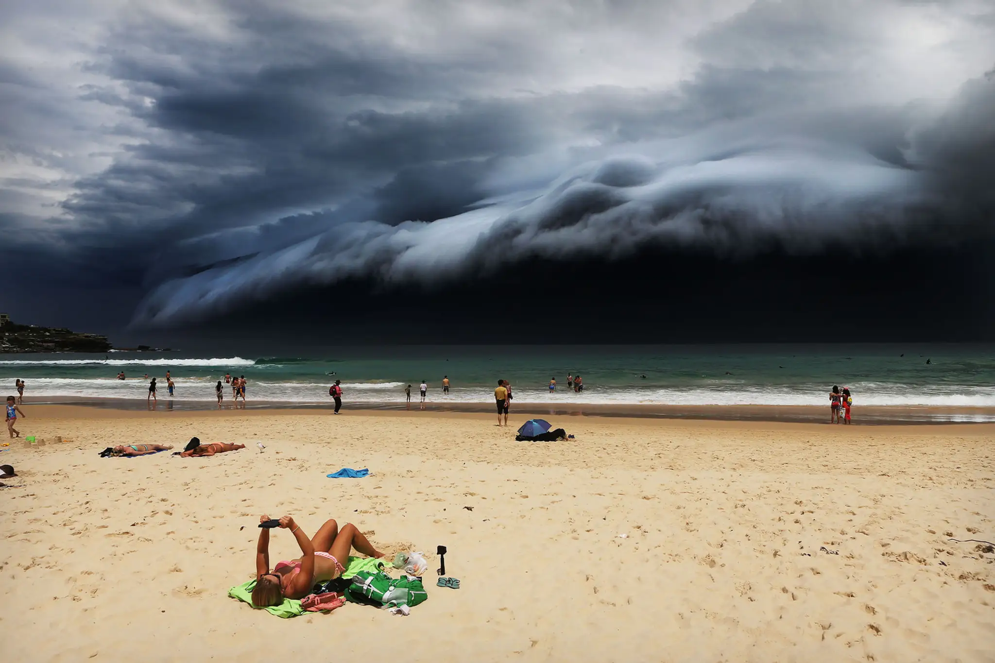 Snímka Bondi Beach od austrálskeho fotografa Rohana Kellyho, ktorá získala prvé miesto v kategórii Príroda.