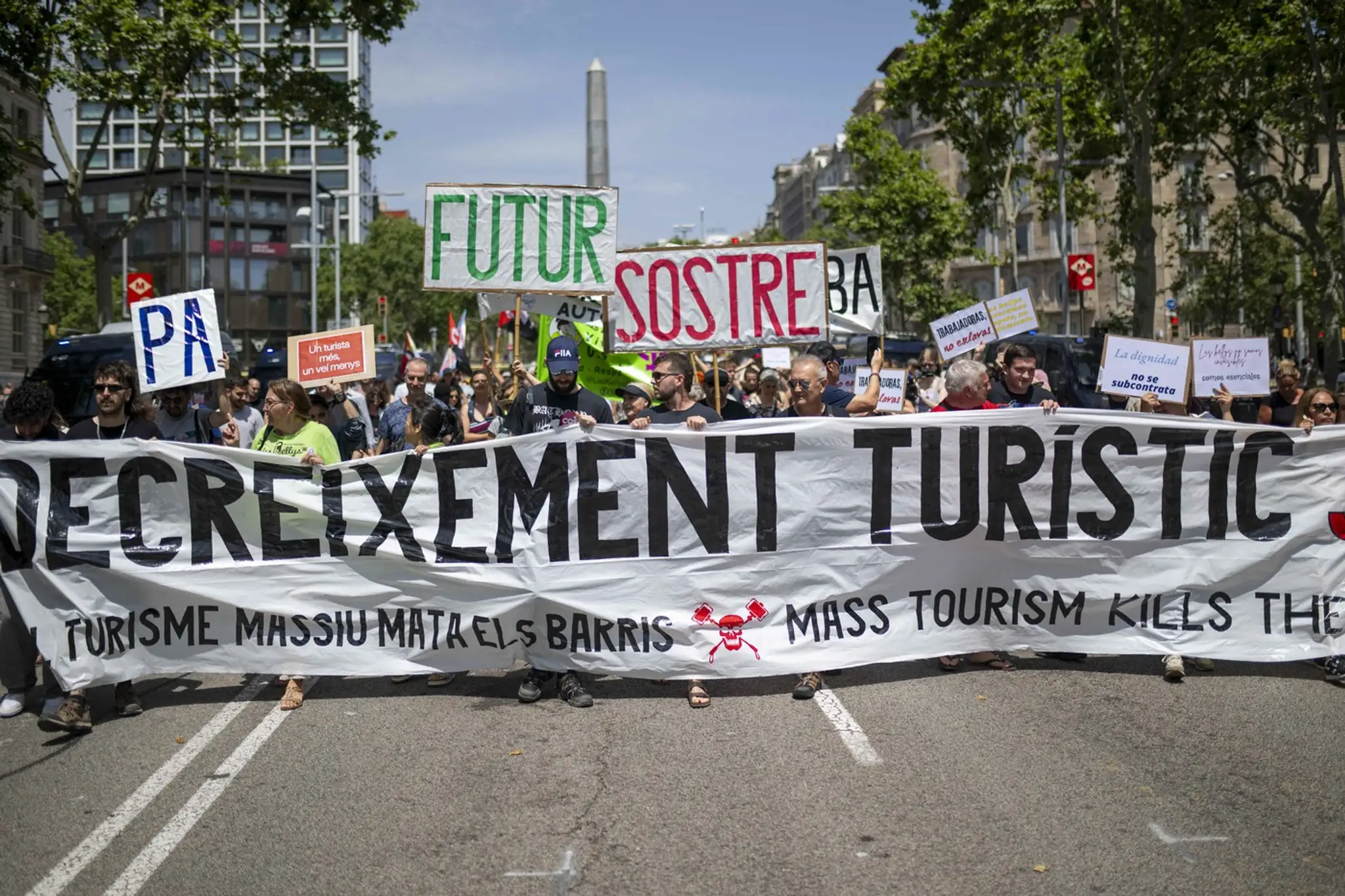 Protesty proti turistom.