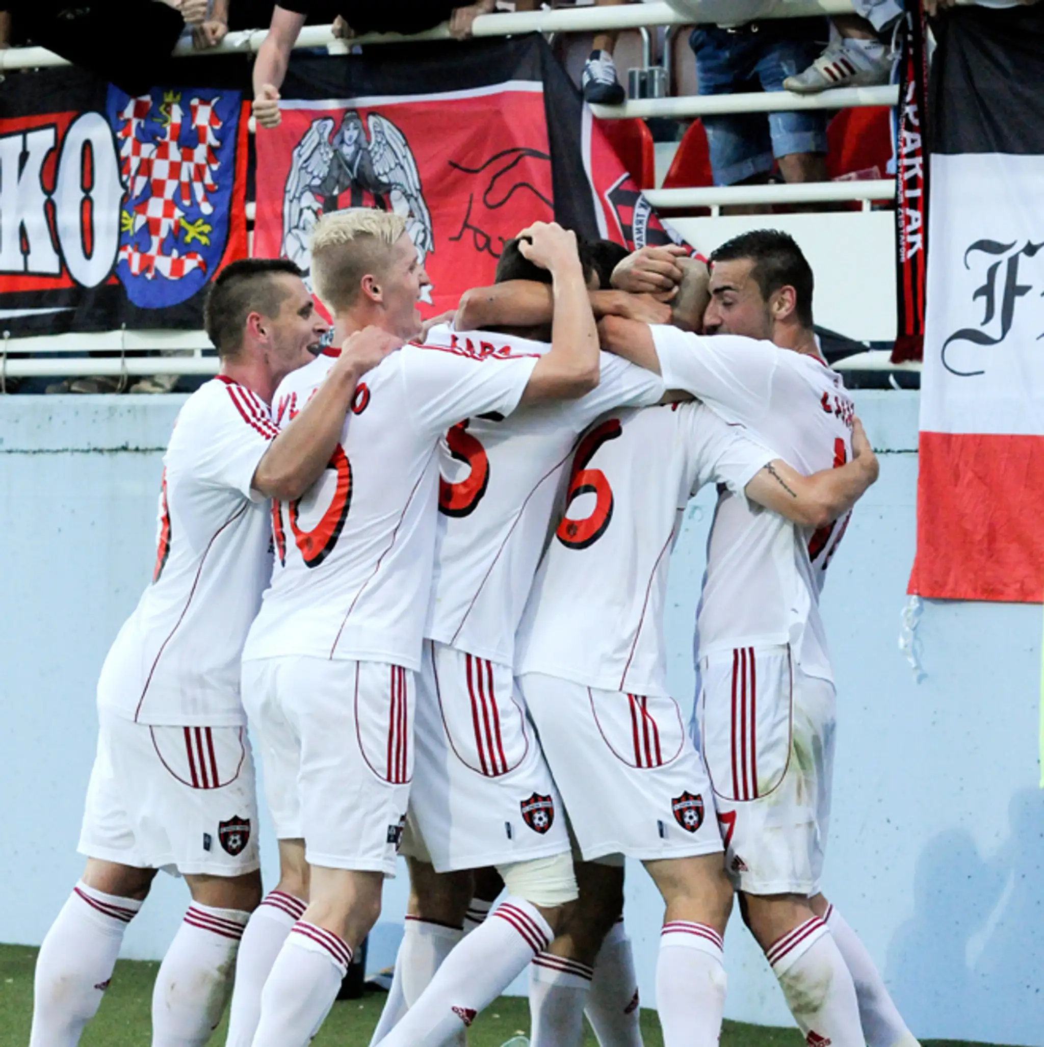 Radosť hráčov Spartaka Trnava po strelení druhého gólu v odvete proti FC Zestafoni (Gruzínsko)