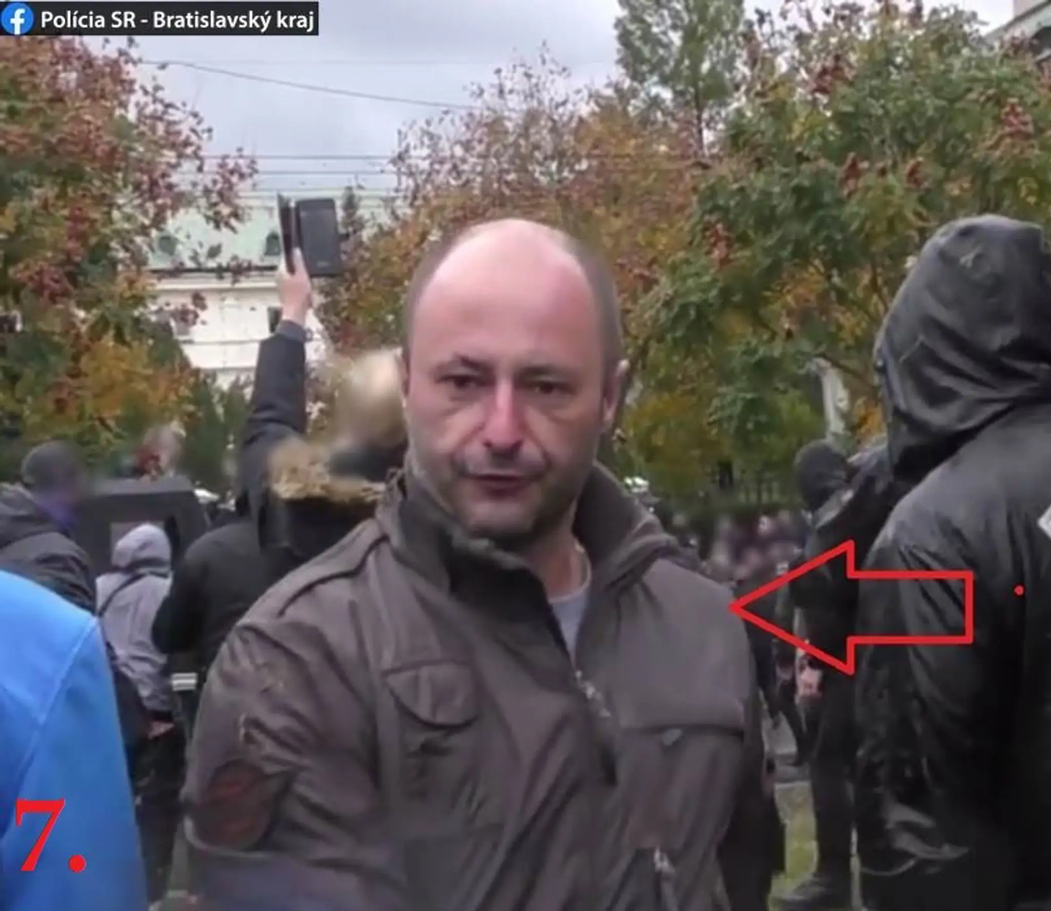 Hľadaný muž z protestu zo 17. októbra.