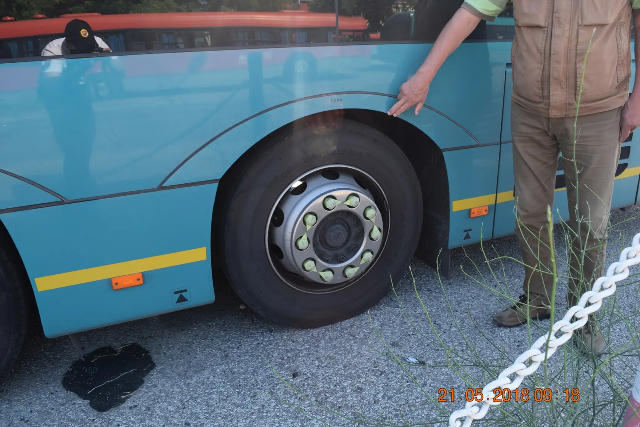 Autobus na mieste nehody.