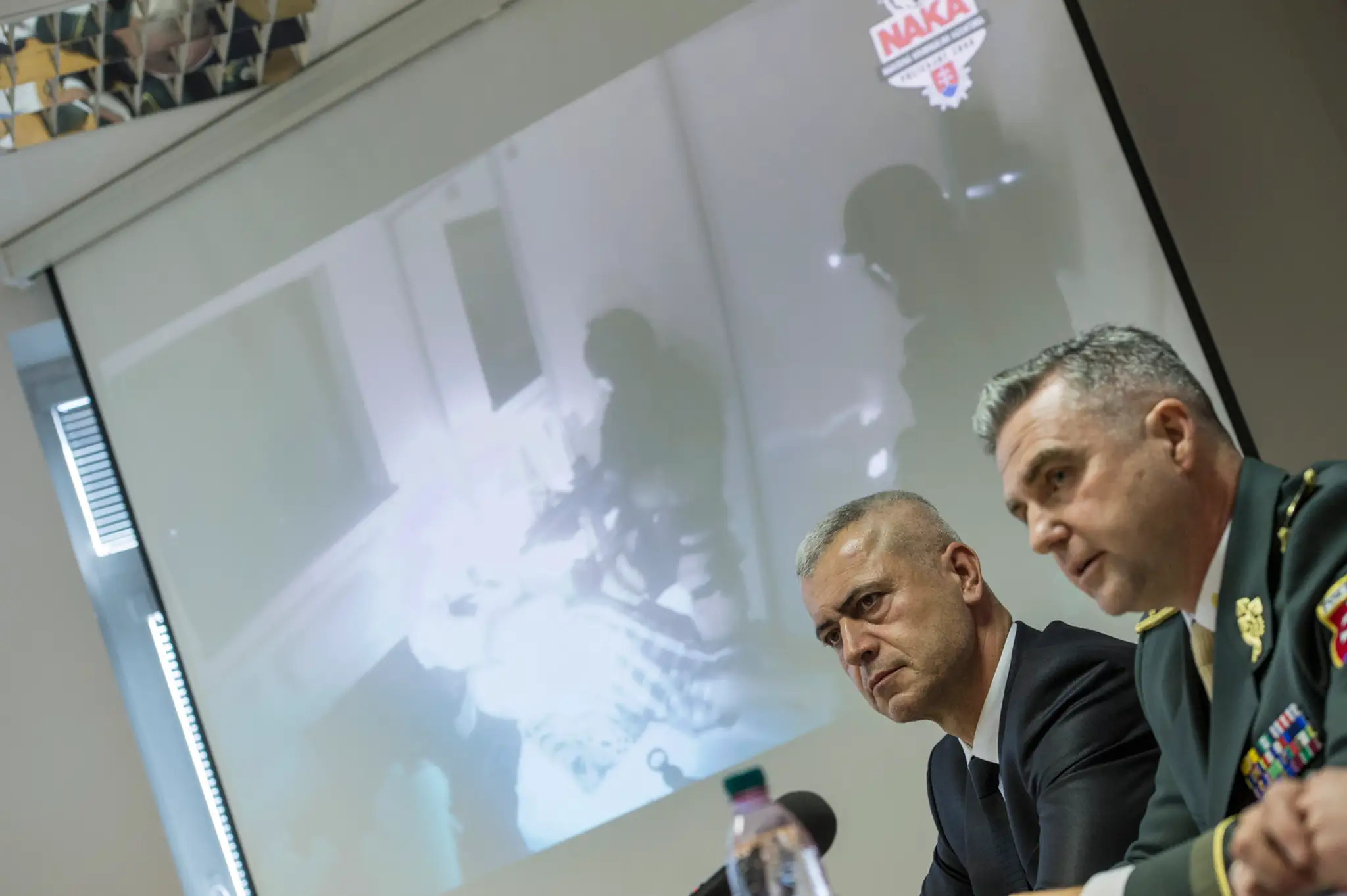 Štastné sviatky vám prajú Susedia