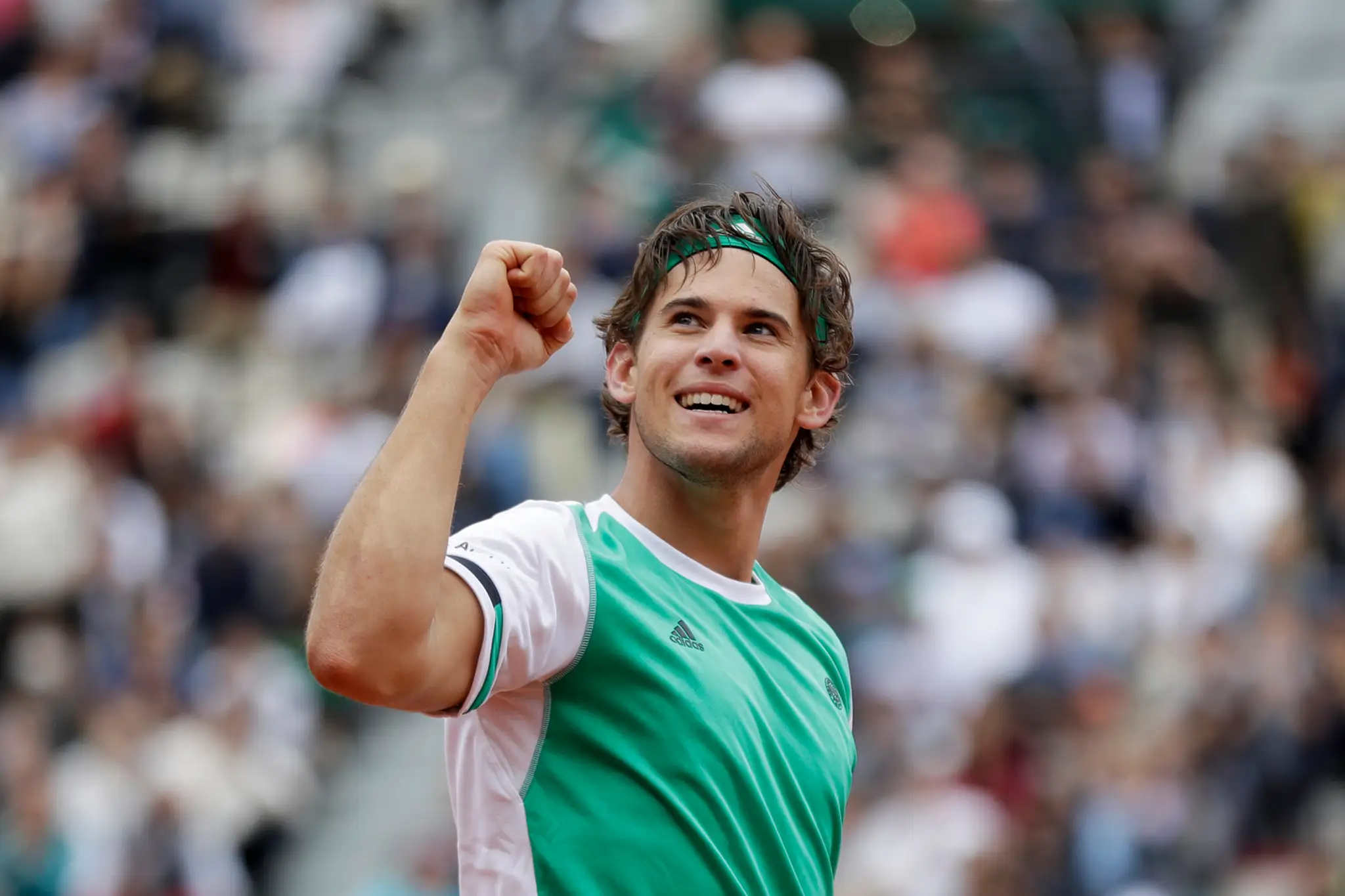 Na snímke rakúsky tenista Dominic Thiem sa raduje z víťazstva nad Srbom Novakom Djokovičom.