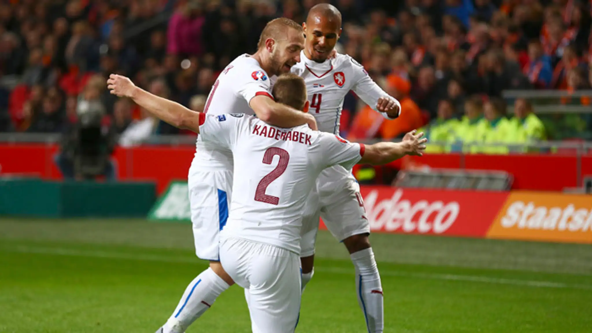 Český obranca Pavel Kadeřábek oslavuje svoj gól v zápase A-skupiny kvalifikácie EURO 2016 Holandsko - ČR.