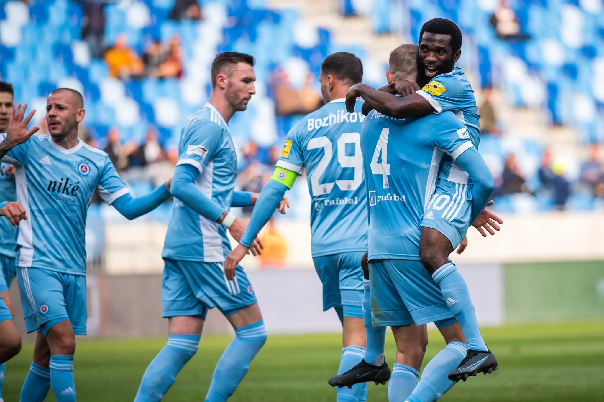 Gólová radosť hráčov Slovana v zápase 3. kola nadstavbovej časti Fortuna ligy.