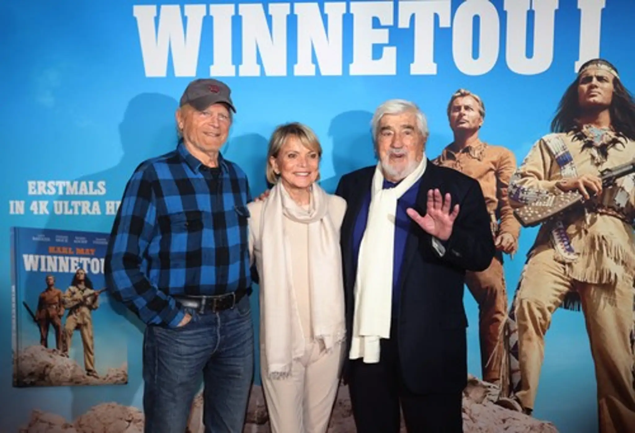 Mario Adorf, Terence Hill a Uschi Glas  na červenom koberci pred premietaním technicky remastrovanej verzie filmu „Winnetou I“ v rozlíšení 4K.