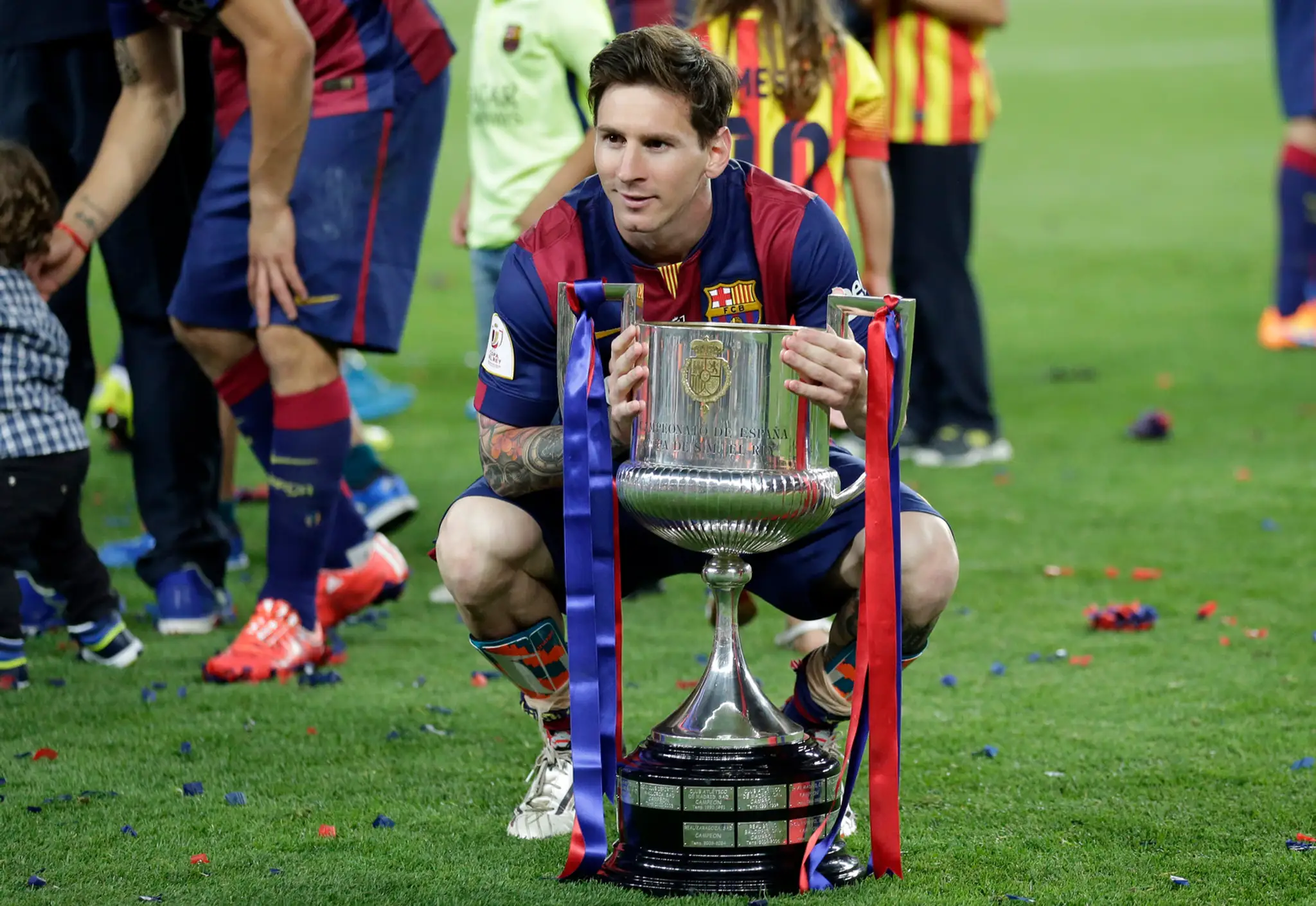 Messi pózuje so zaslúženým Kráľovským pohárom.