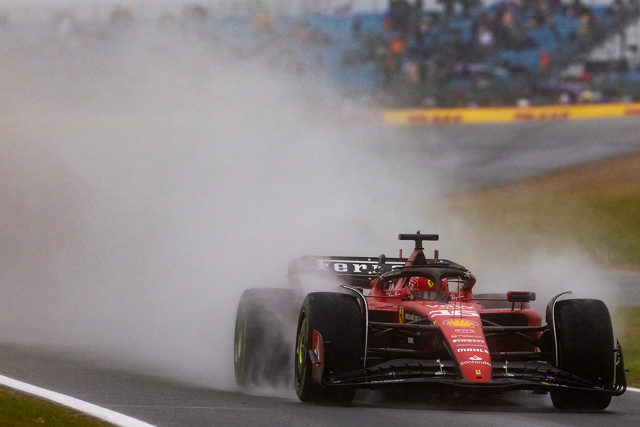 Chalrels Leclerc na Ferrari na trati.
