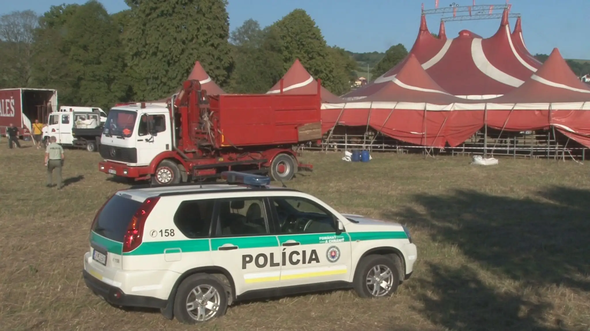 Záber na cirkus.