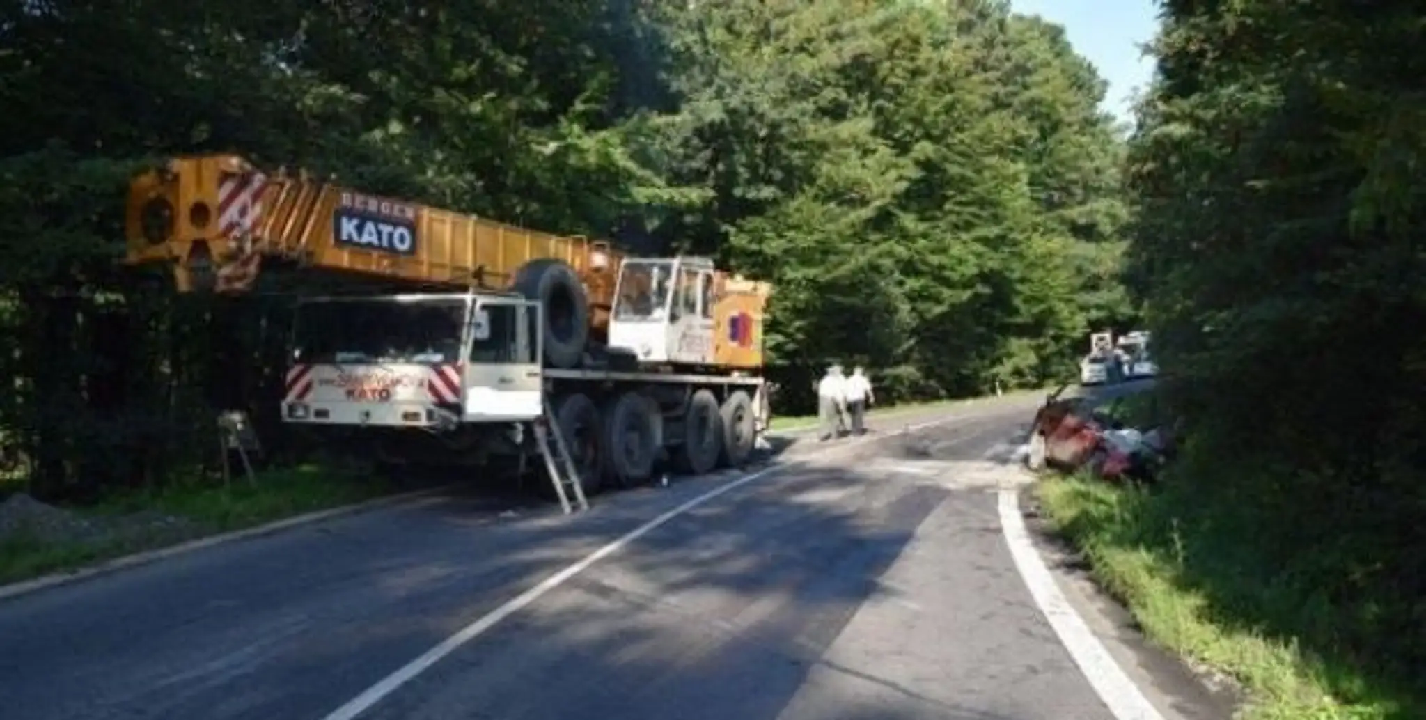 auto-sa-celne-zrazilo-so-zeriavom-vodic-podlahol-zraneniam.jpg