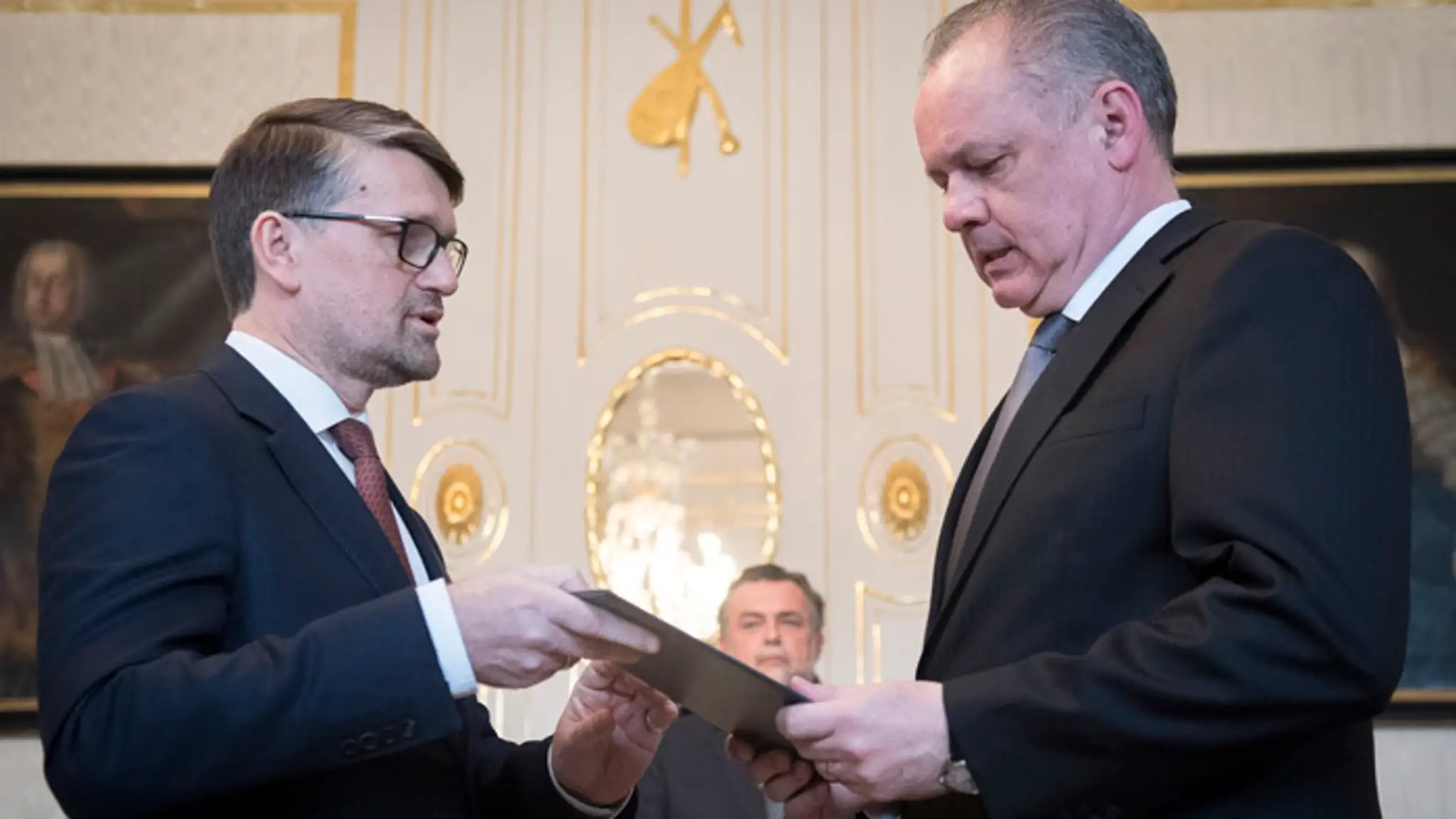 Prezident Andrej Kiska prijíma demisiu ministra kultúry Mareka Maďariča. 