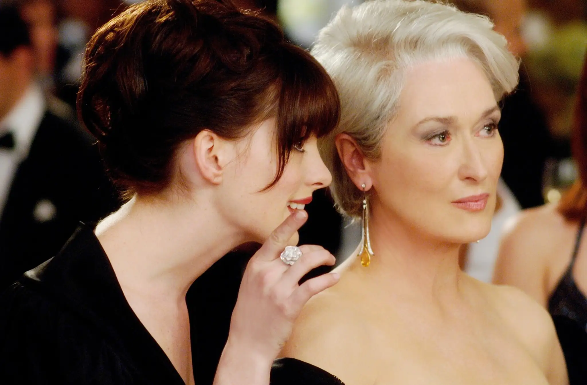 Anne Hathaway a Meryl Streep vo filme Diabol nosí Pradu