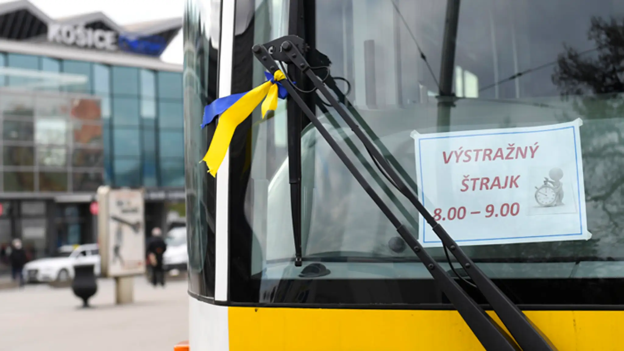 Vodiči košického dopravného podniku sa zapojili do výstražného štrajku.