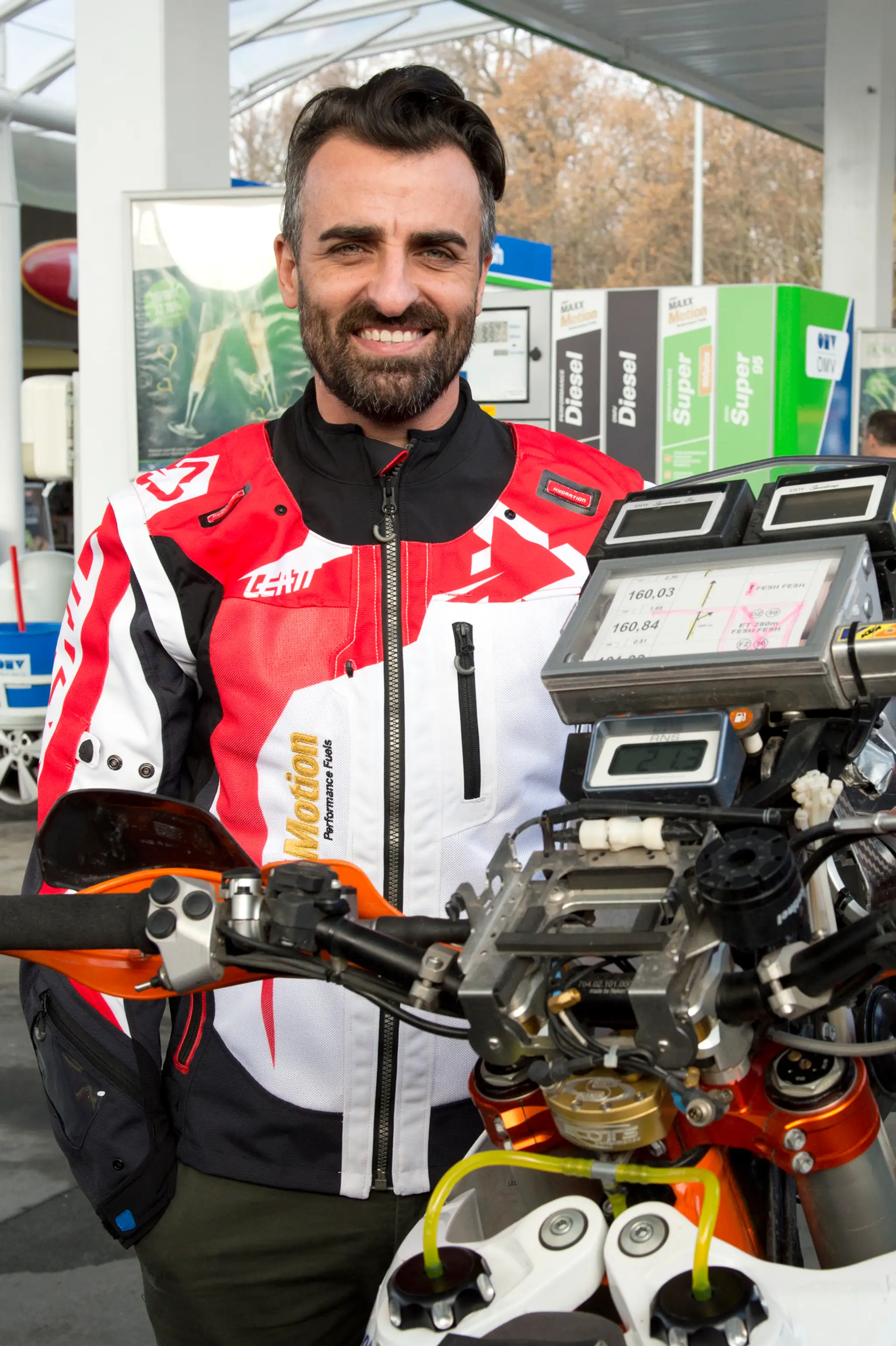 Ivan Jakeš pózuje s novou motorkou..jpg