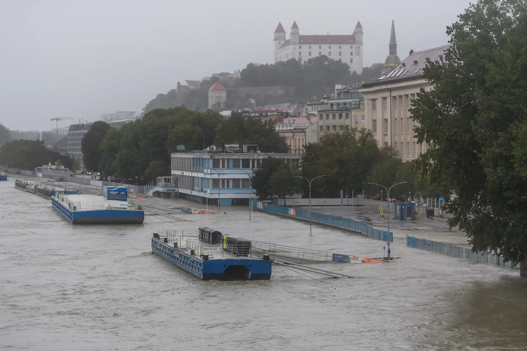 Zaplavené nábrežie Dunaja