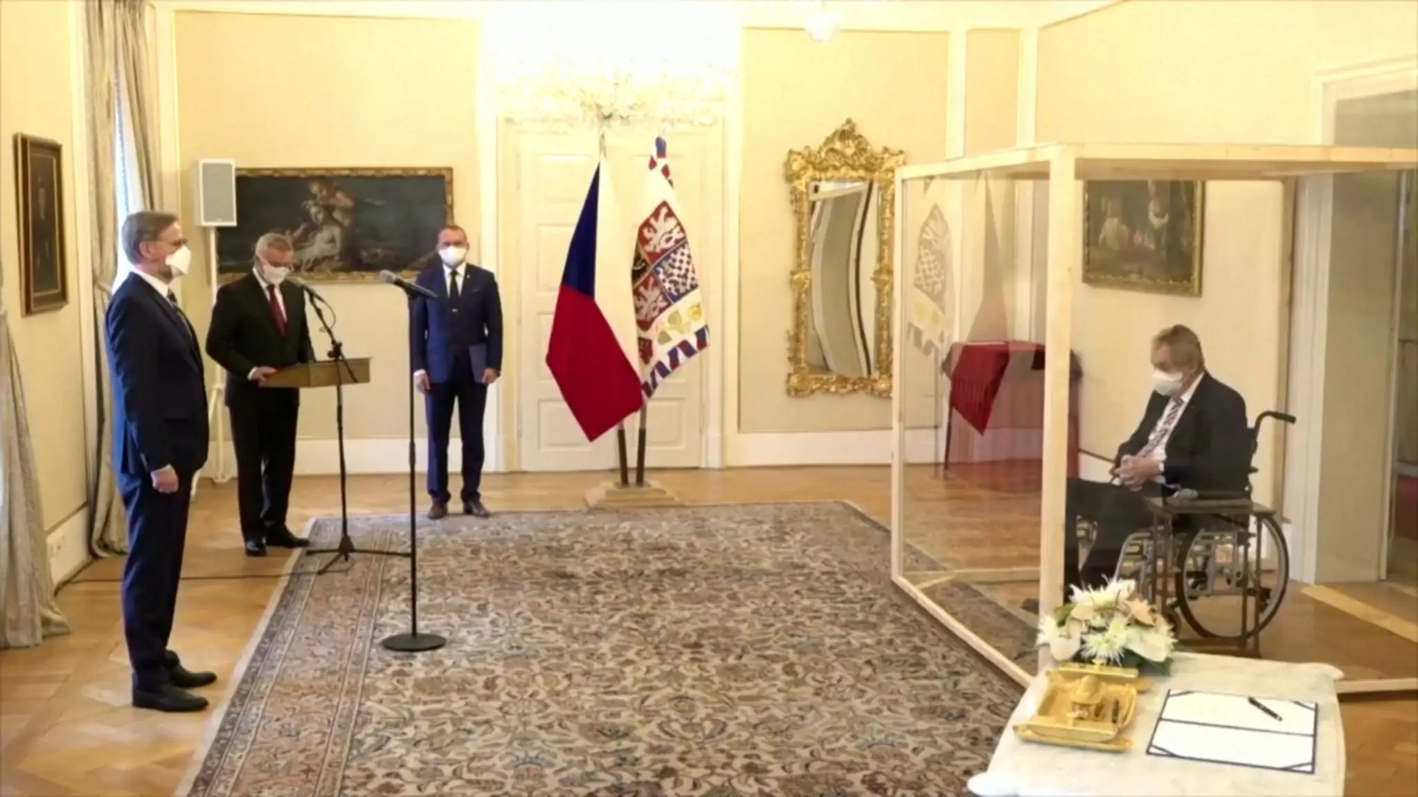 M. Zeman vymenoval P. Fialu za premiéra.