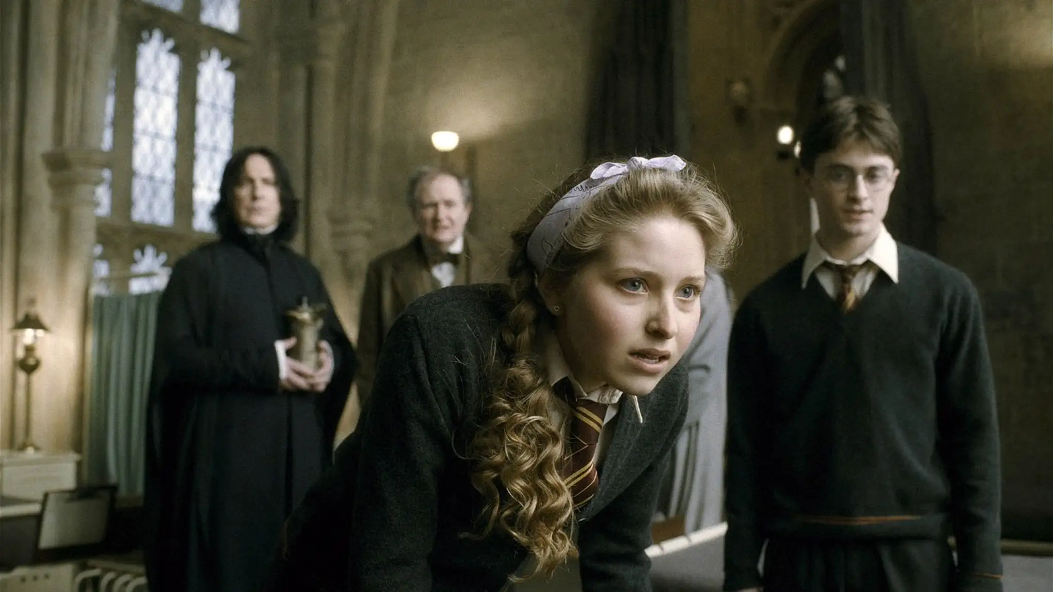 Záber z filmu Harry Potter a Polovičný princ. Jessie Cave na fotke vpredu