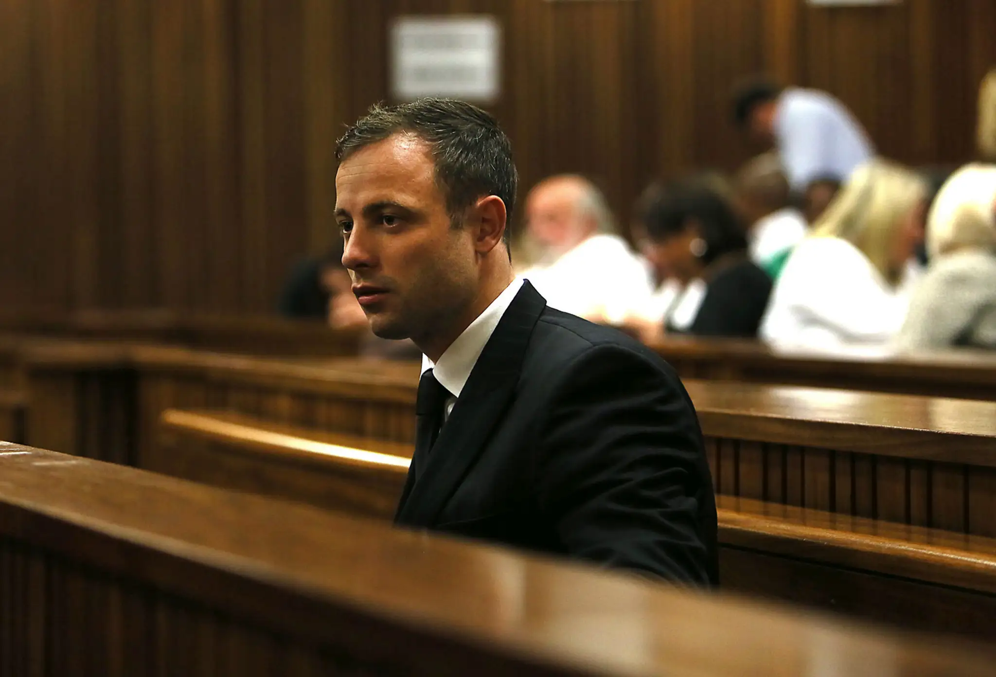 Oscar Pistorius pri vypočutí verdiktu - "vinný z neúmyselného zabitia".