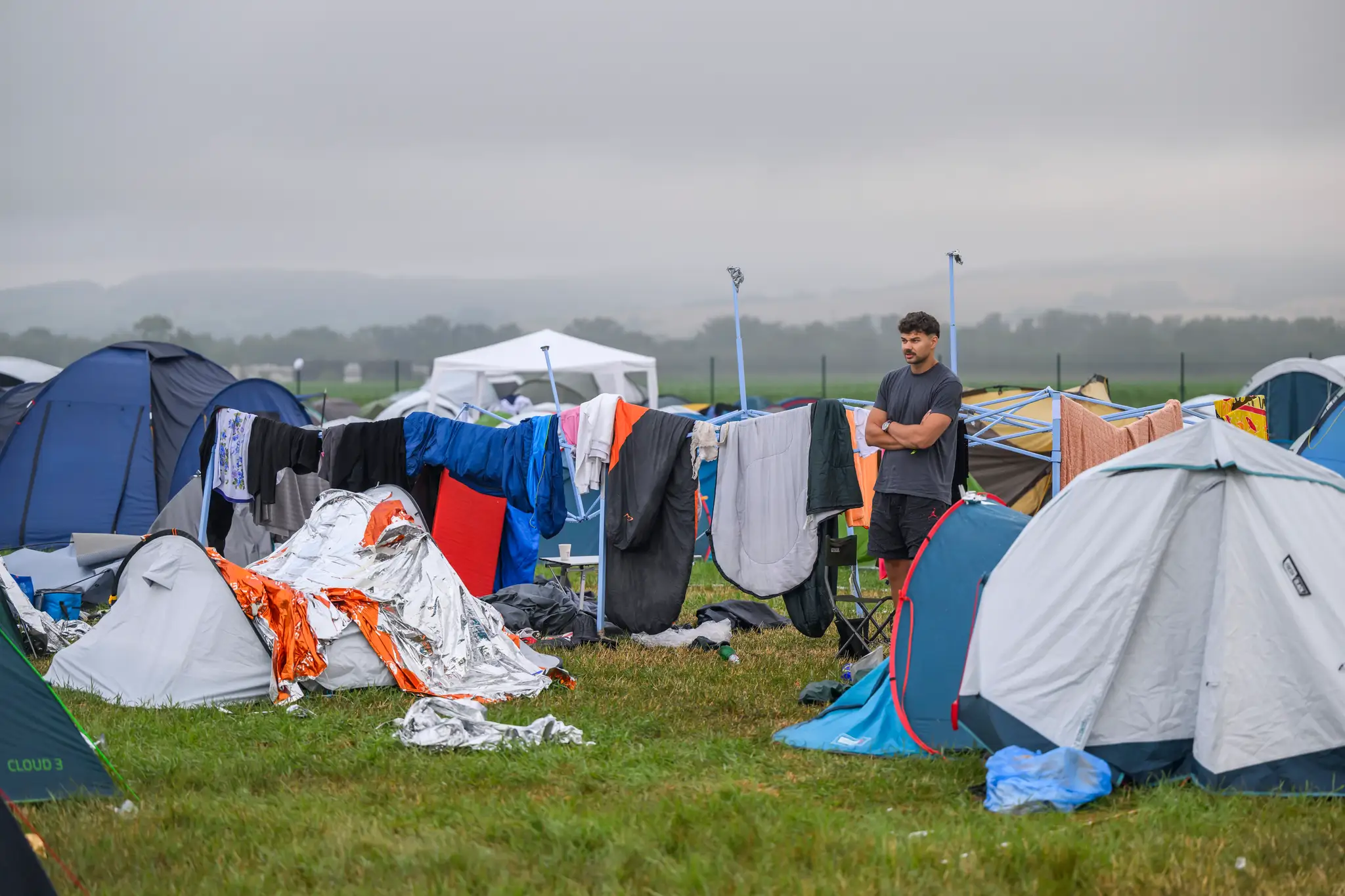 Festival Pohoda po intenzívnej búrke a páde stanu predčasne ukončili.