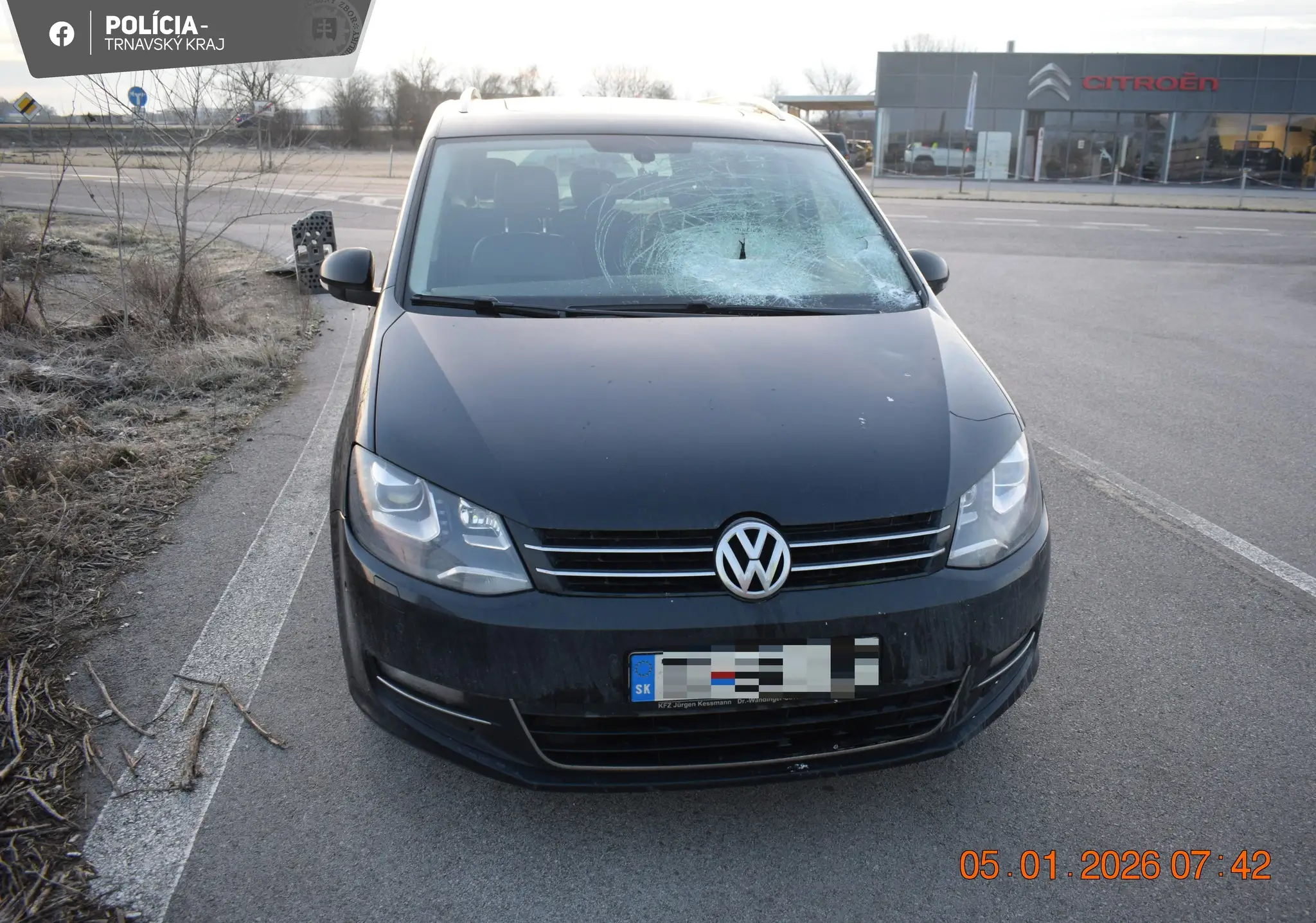 Polícia upozorňuje vodičov na kusy ľadu