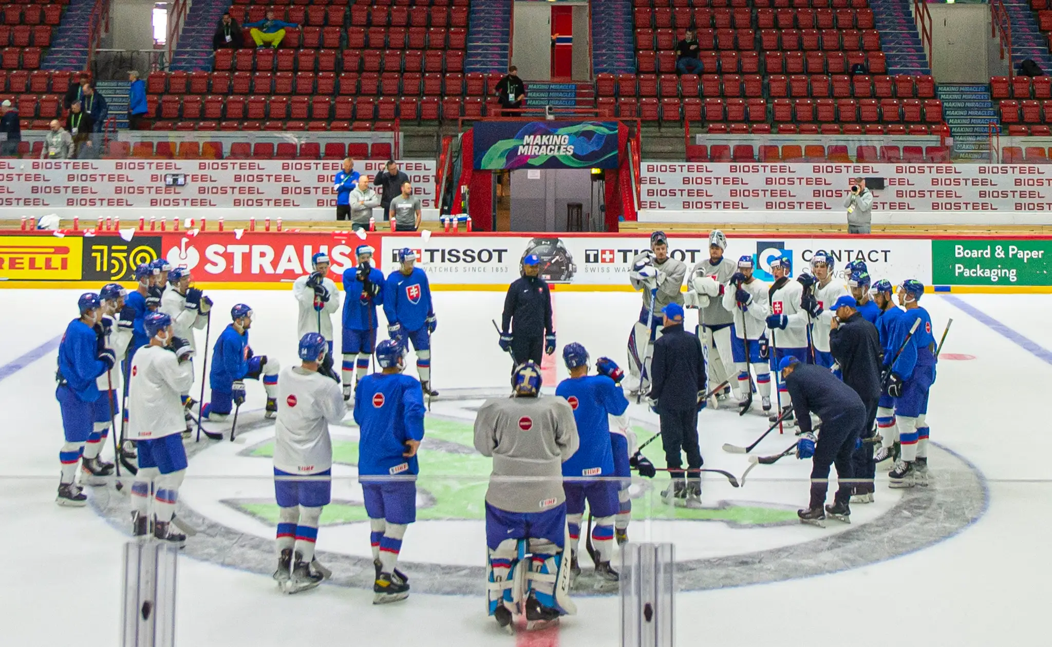 Na snímke tréning slovenskej hokejovej reprezentácie pred piatkovým zápasom proti Francúzsku.