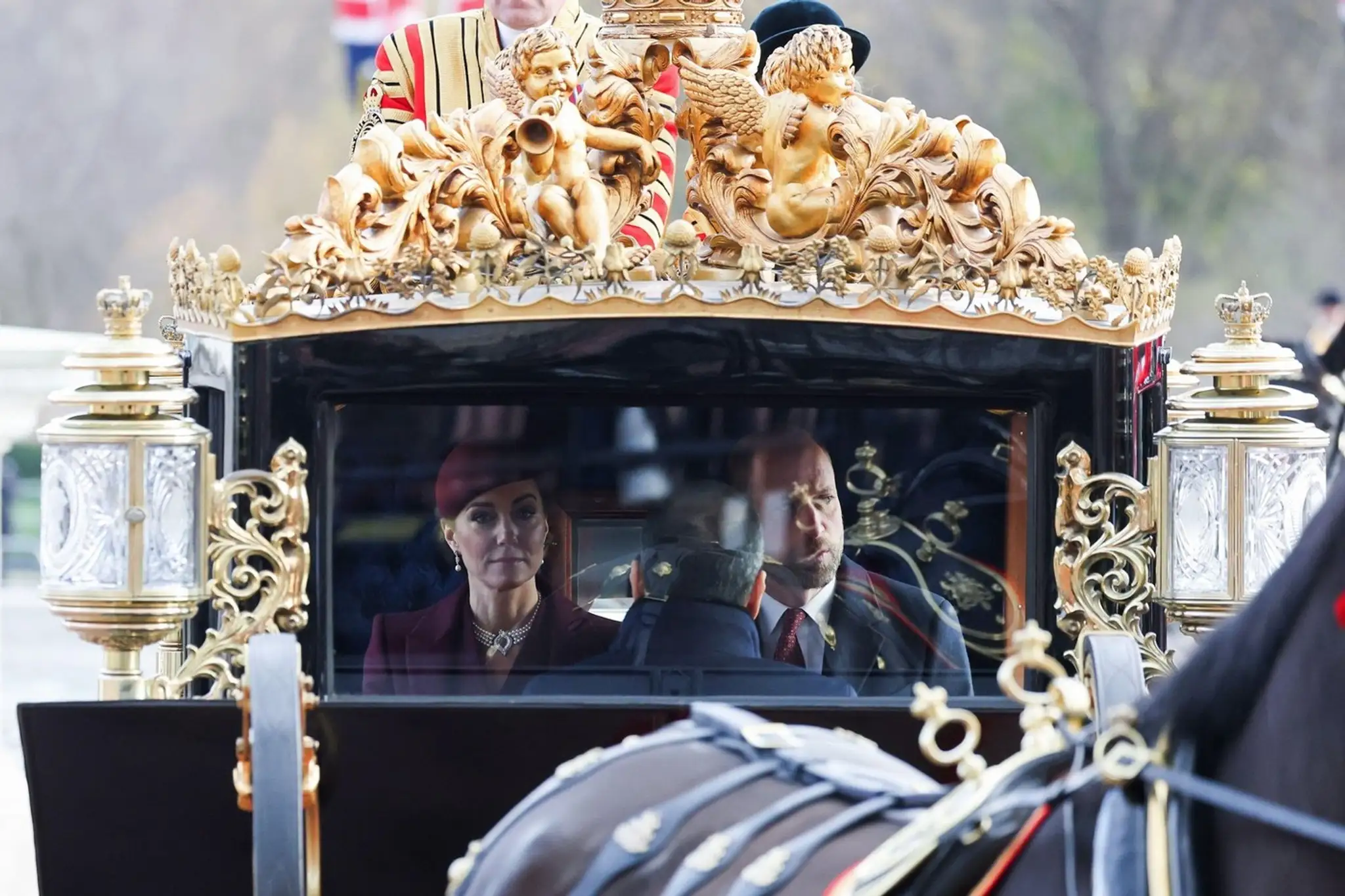 Princ a princezná z Walesu prichádzajú do Buckinghamského paláca