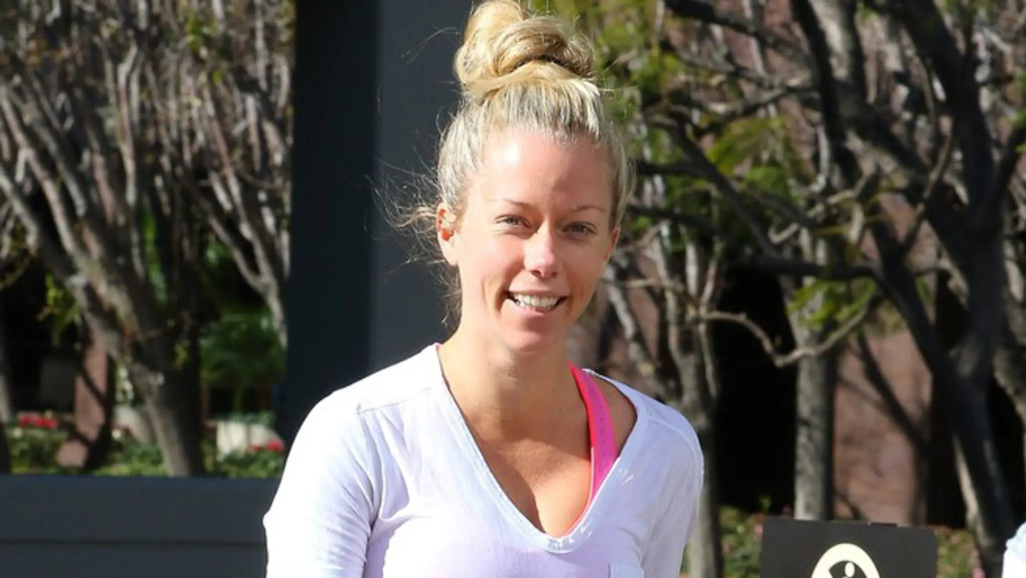 Kendra Wilkinson.