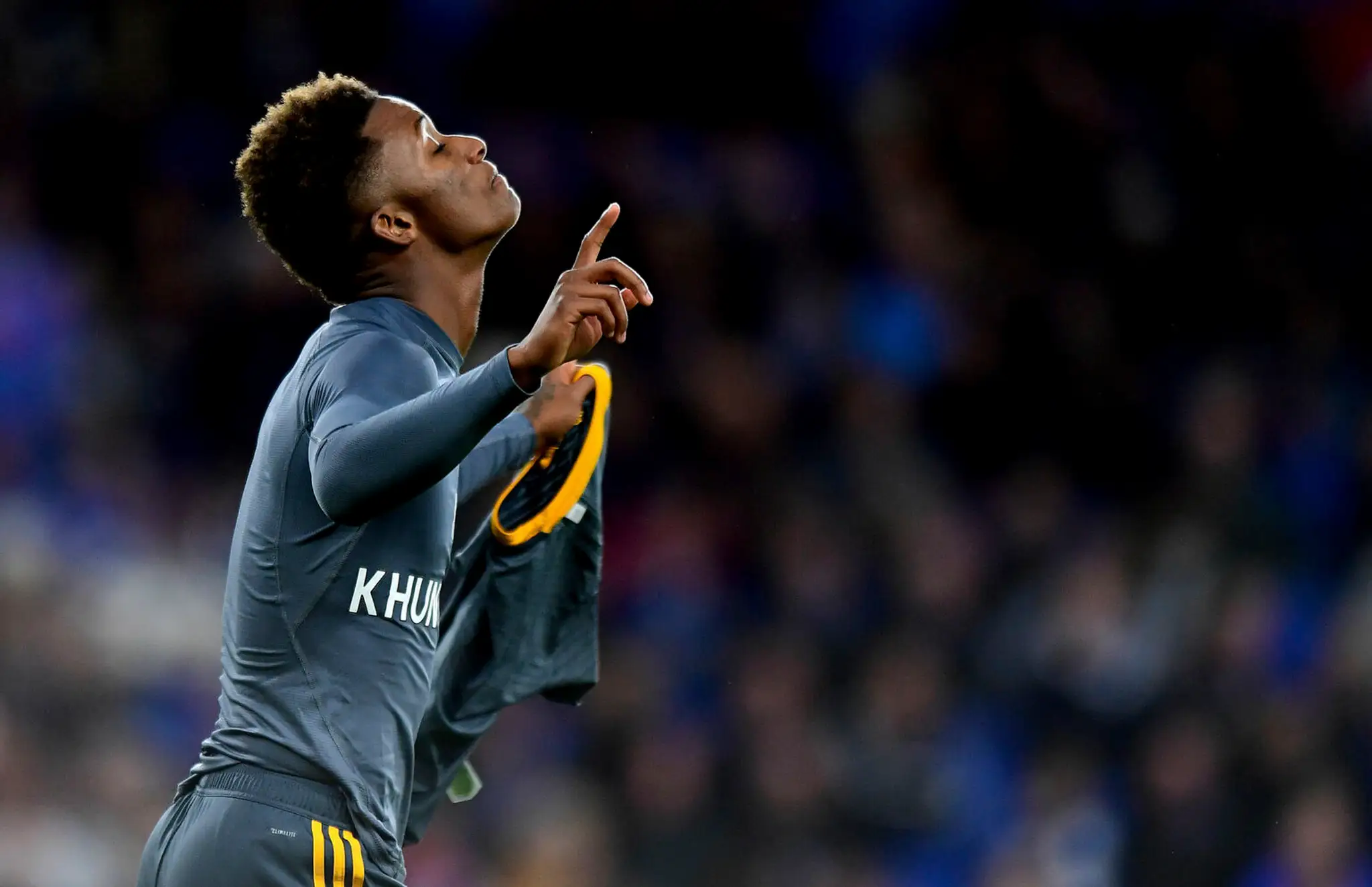 Demarai Gray z Leicesteru oslavuje zásah na pôde Cardiffu.